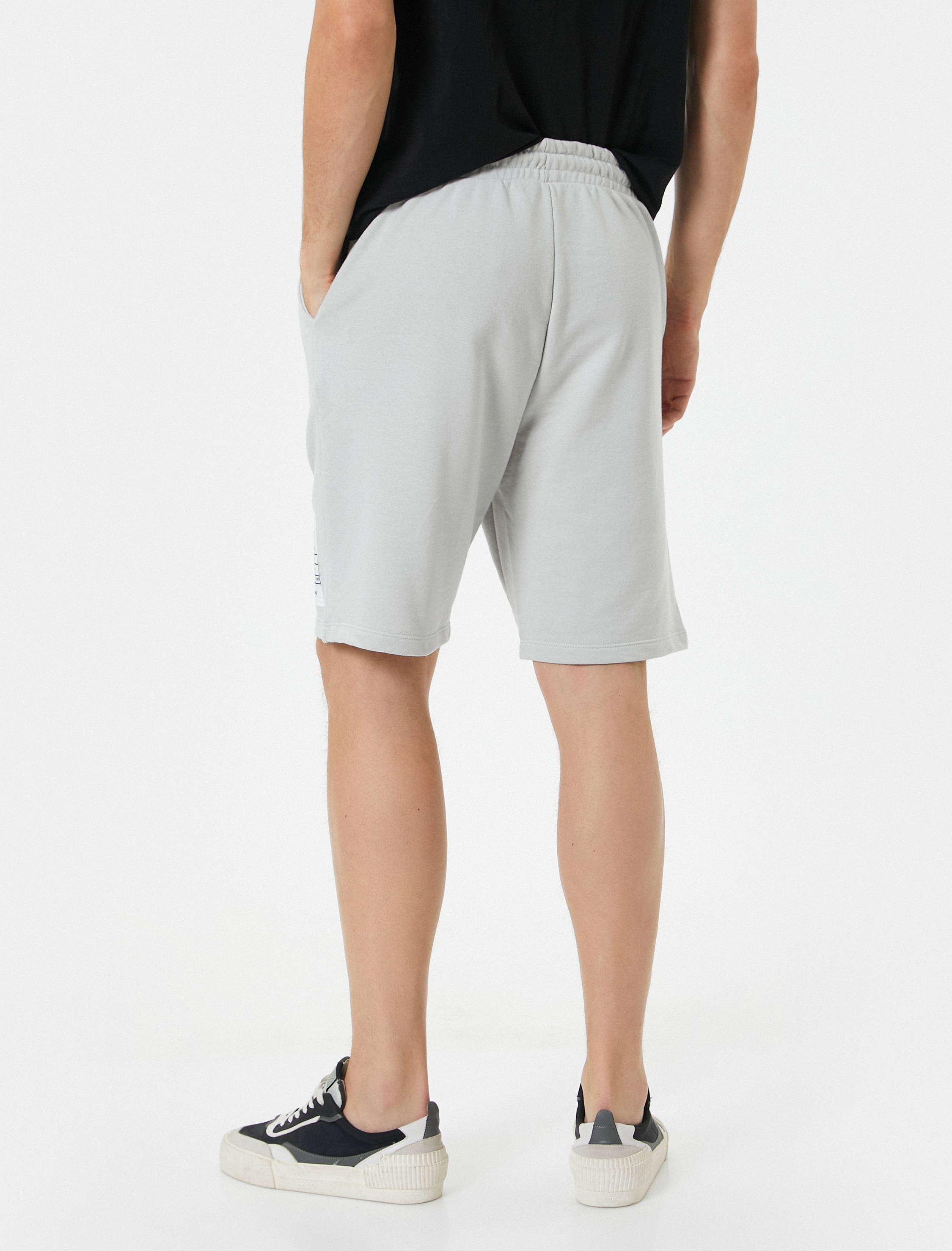   Bermuda Şort Etiket Baskılı Beli Bağcıklı Cep Detaylı