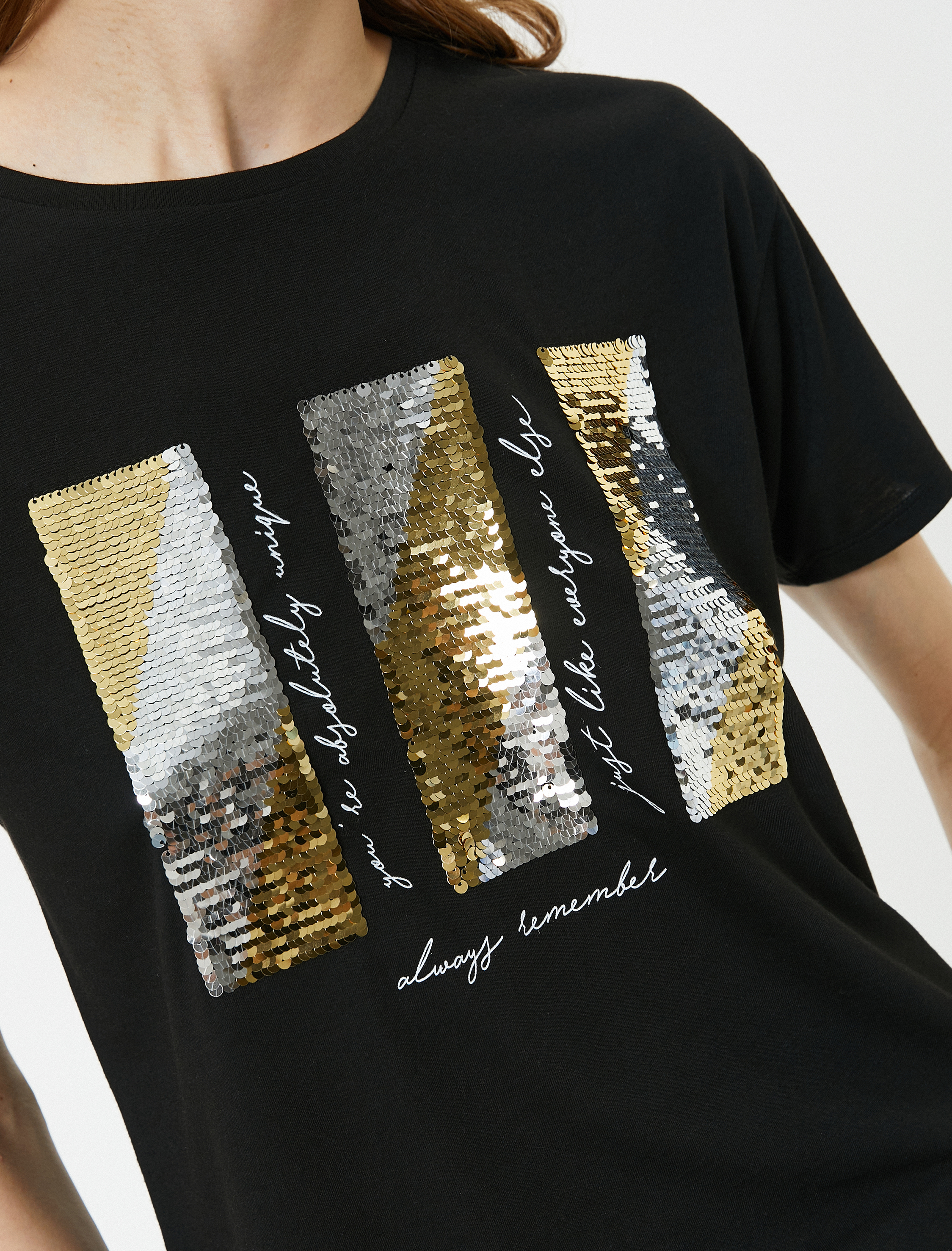   Payetli Tişört Bisiklet Yaka Kısa Kollu