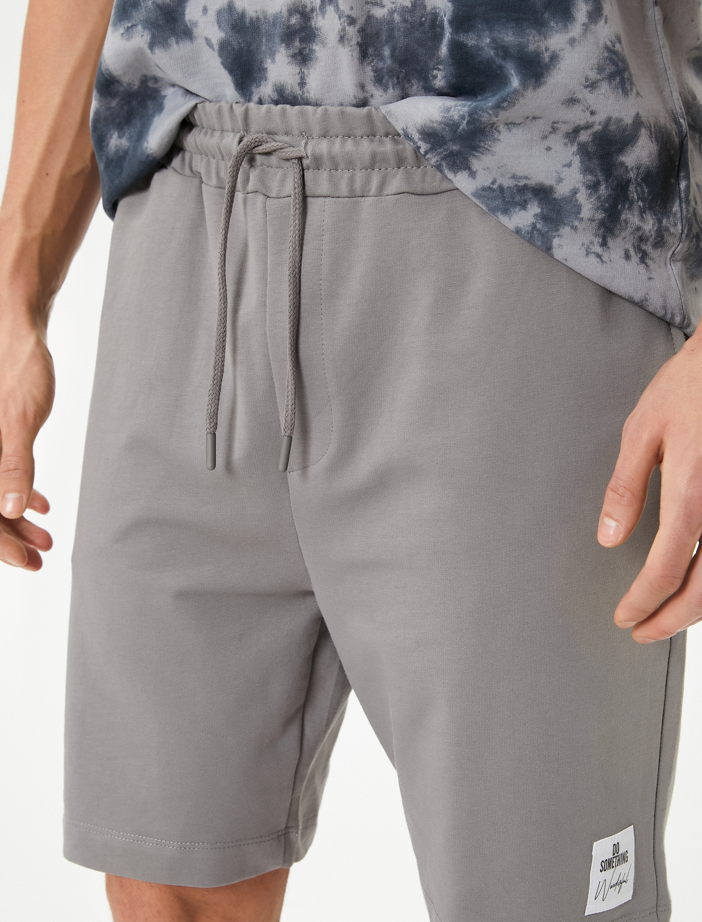   Bermuda Şort Beli Bağcıklı Etiket Baskılı Cepli