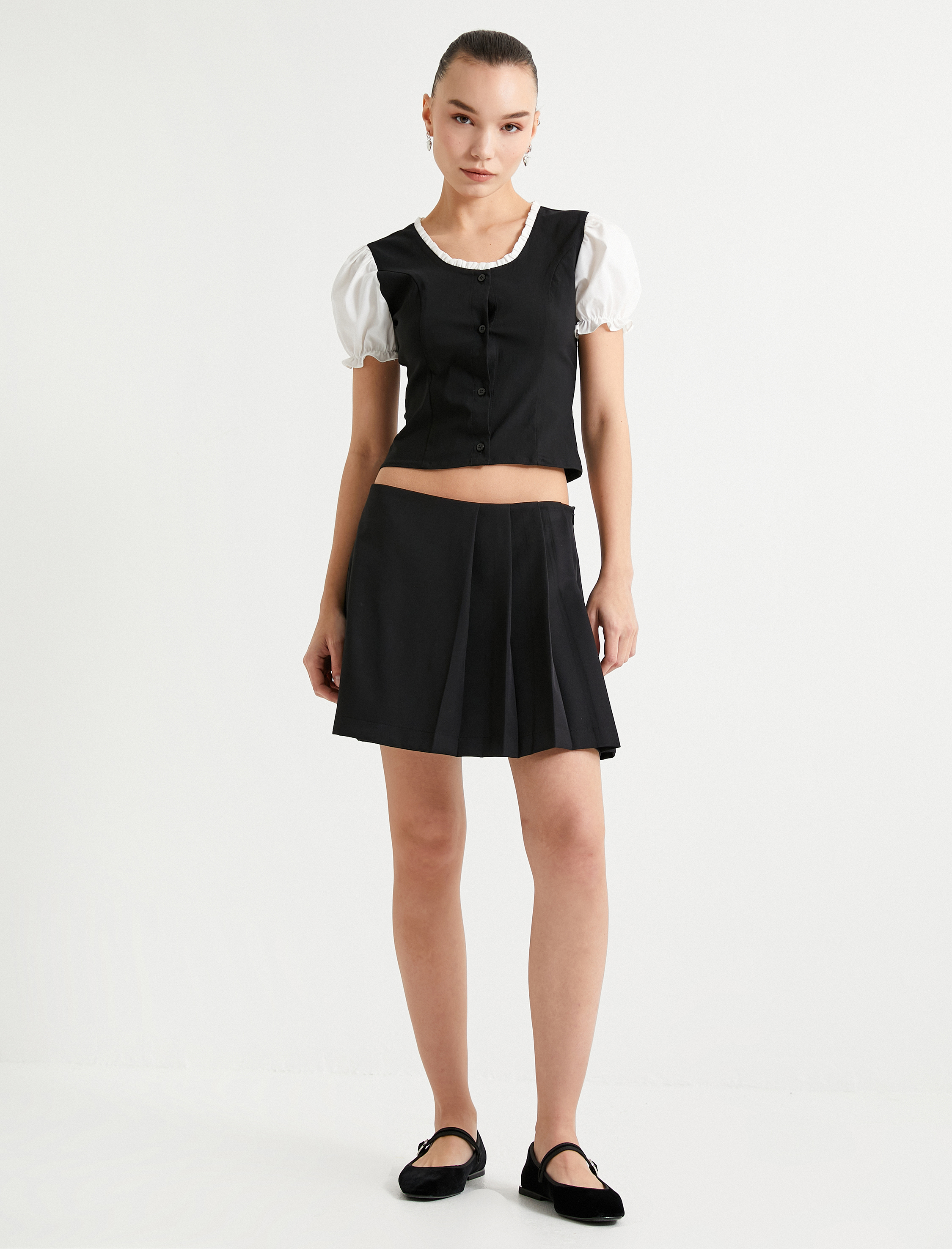   Balon Kol Bluz Renk Kontrastlı Fırfırlı Düğme Kapamalı Yuvarlak Yaka