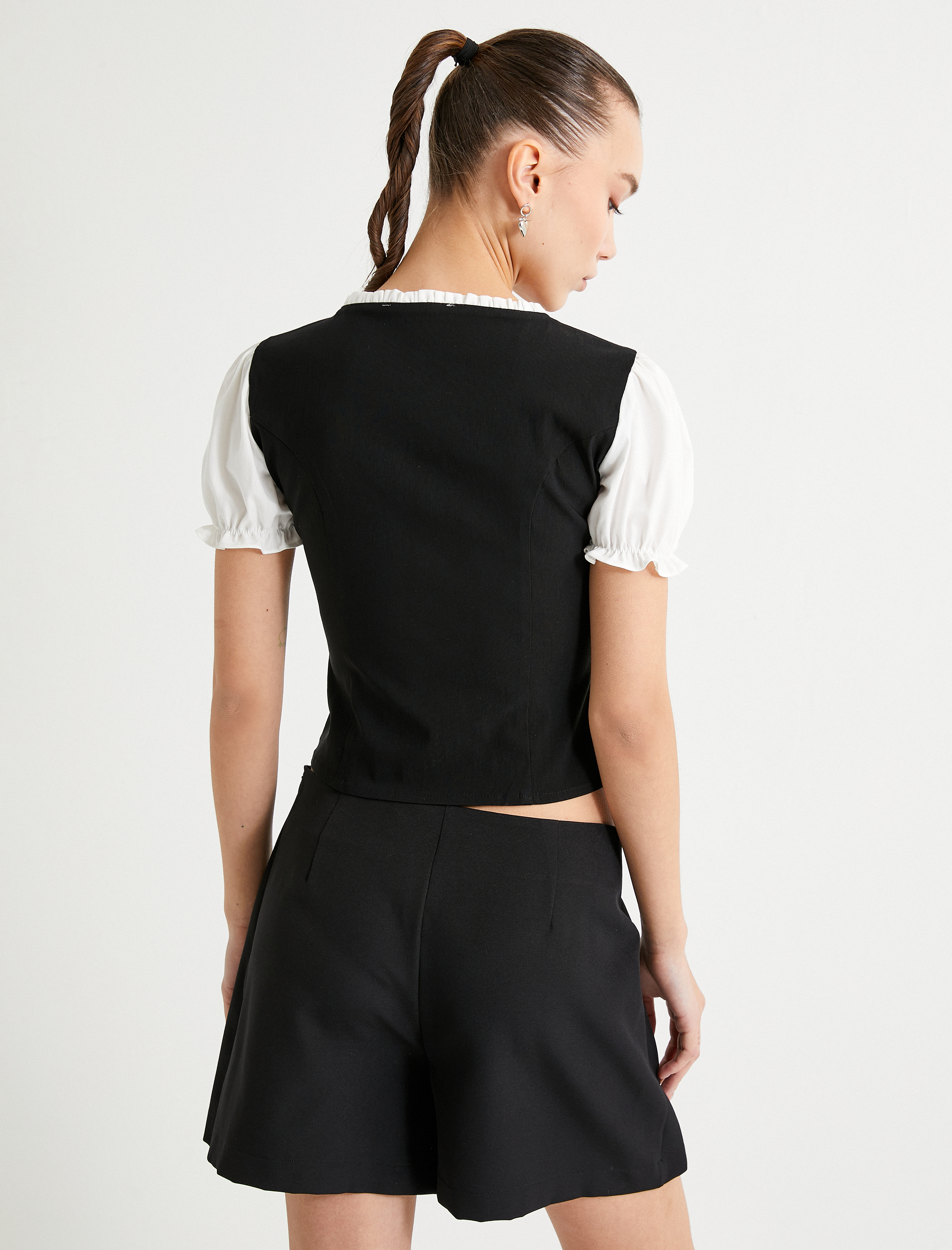   Balon Kol Bluz Renk Kontrastlı Fırfırlı Düğme Kapamalı Yuvarlak Yaka