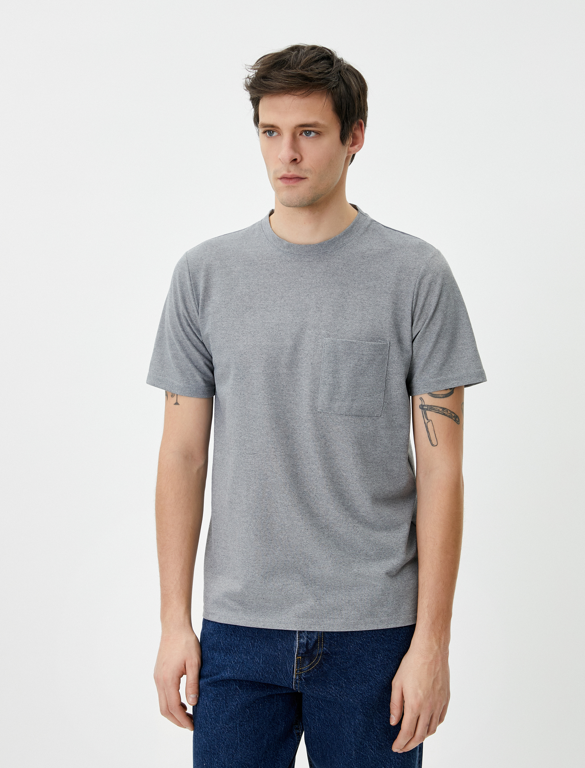   Bisiklet Yaka Tişört Cep Detaylı Kısa Kollu Dokulu