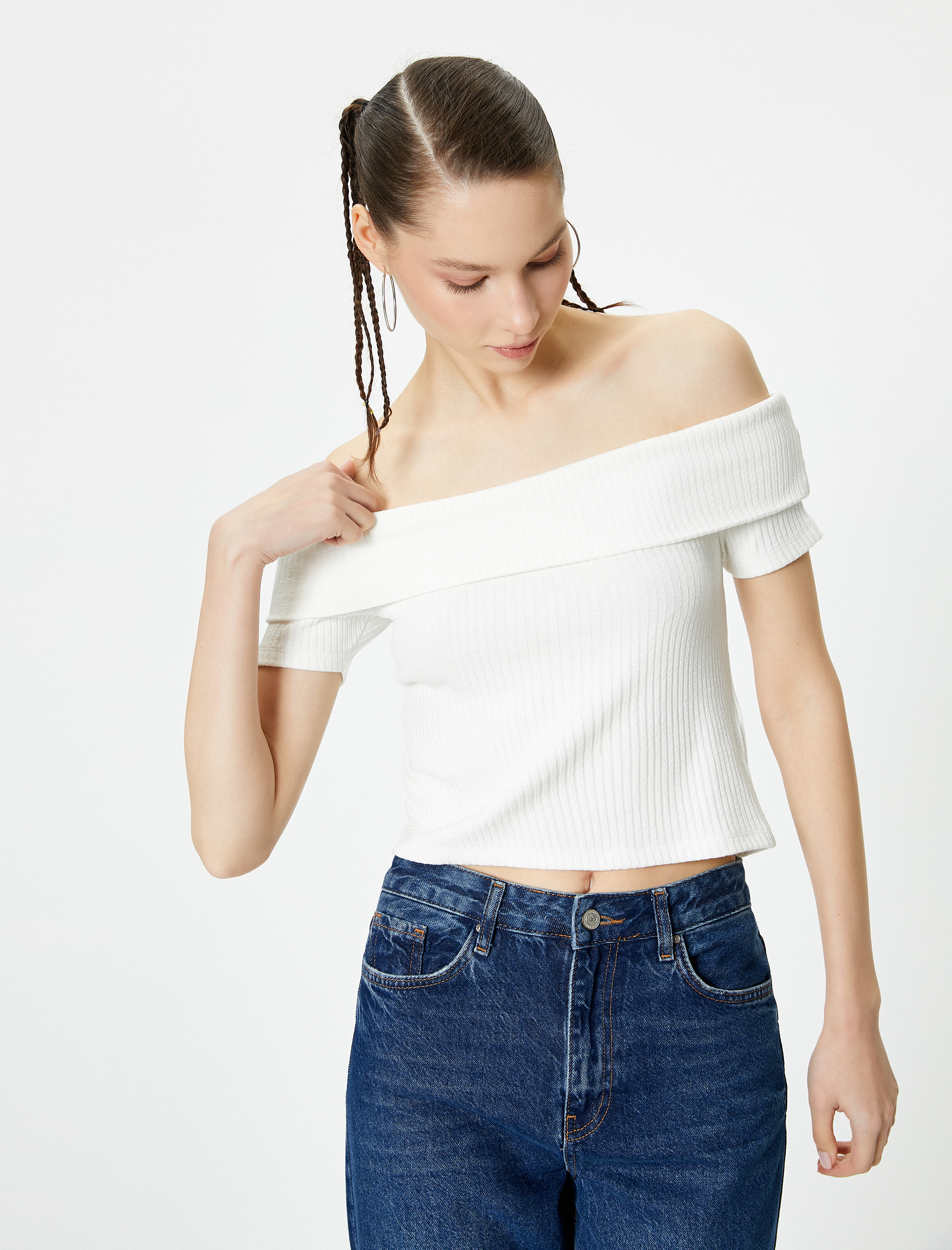   Madonna Yaka Tişört Crop Omzu Açık Ribanalı Kısa Kollu Slim Fit