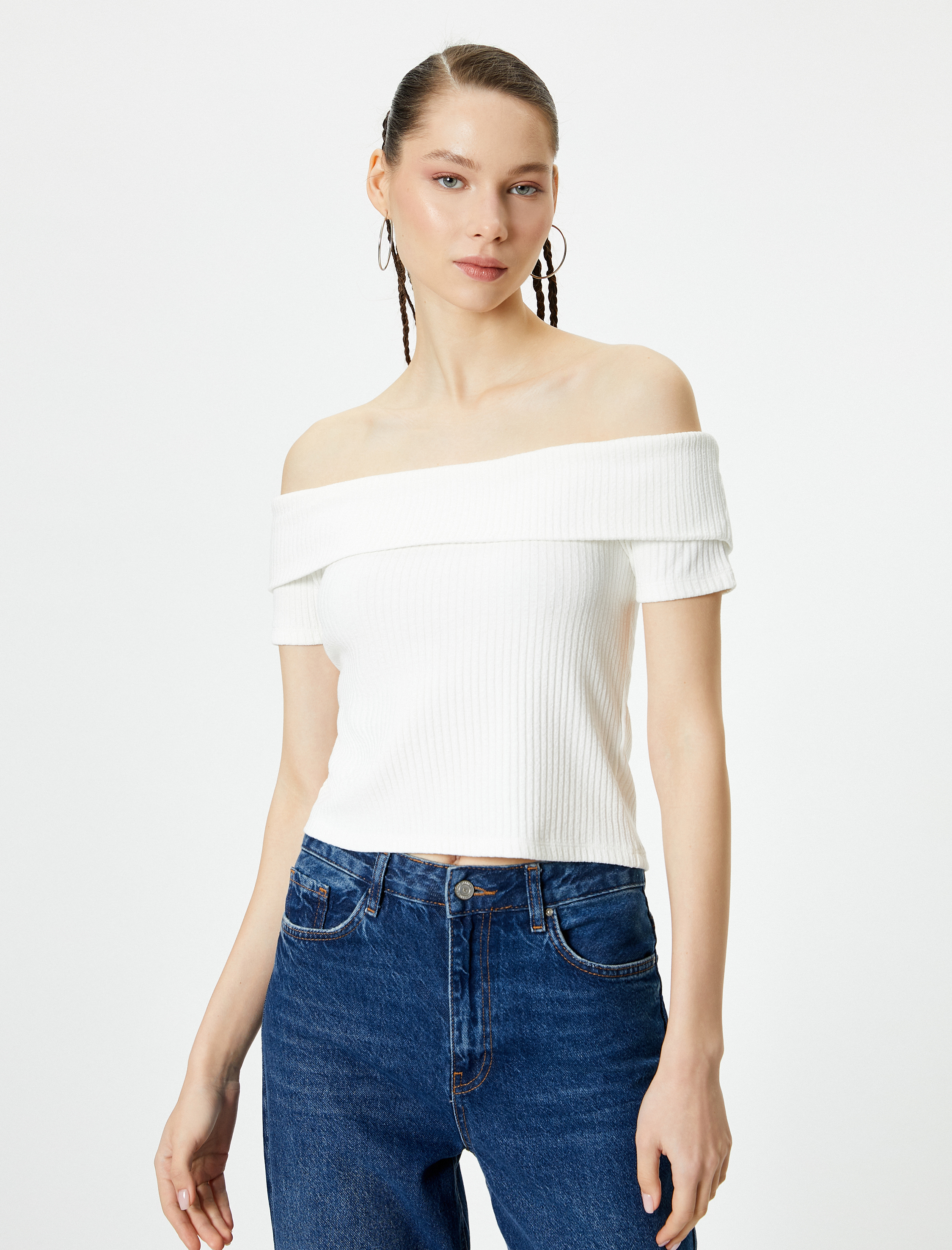   Madonna Yaka Tişört Crop Omzu Açık Ribanalı Kısa Kollu Slim Fit