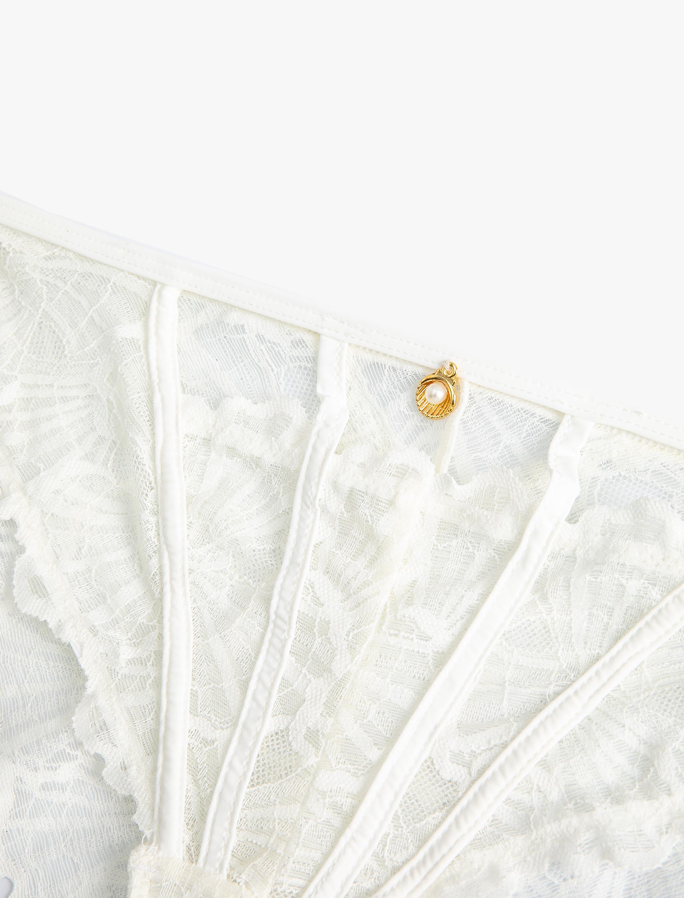   Brief Dantelli Külot Deniz Kabuğu Aksesuar Detaylı