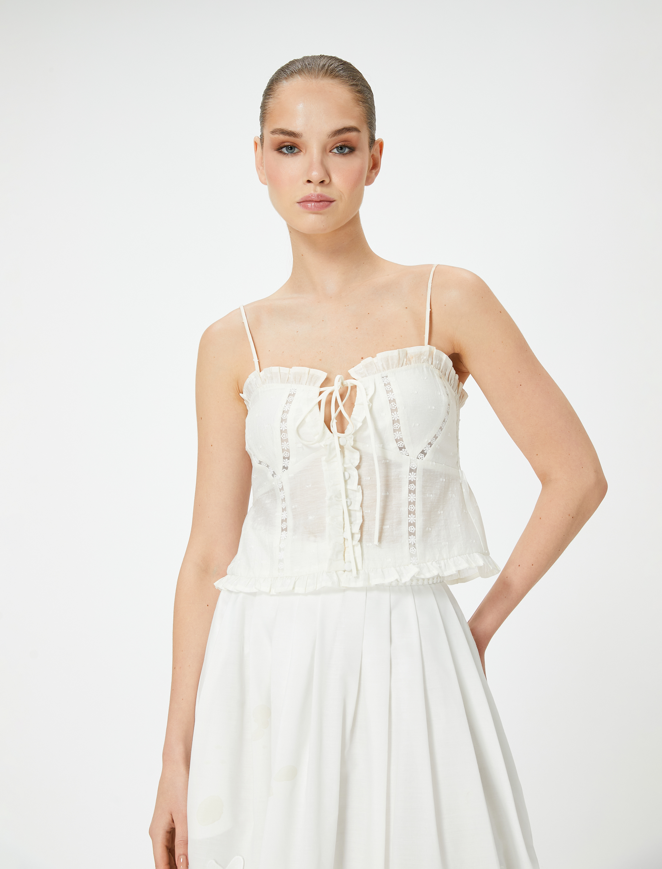   Koton X Sibil Çetinkaya - Keten Karışımlı İşlemeli Askılı Üst