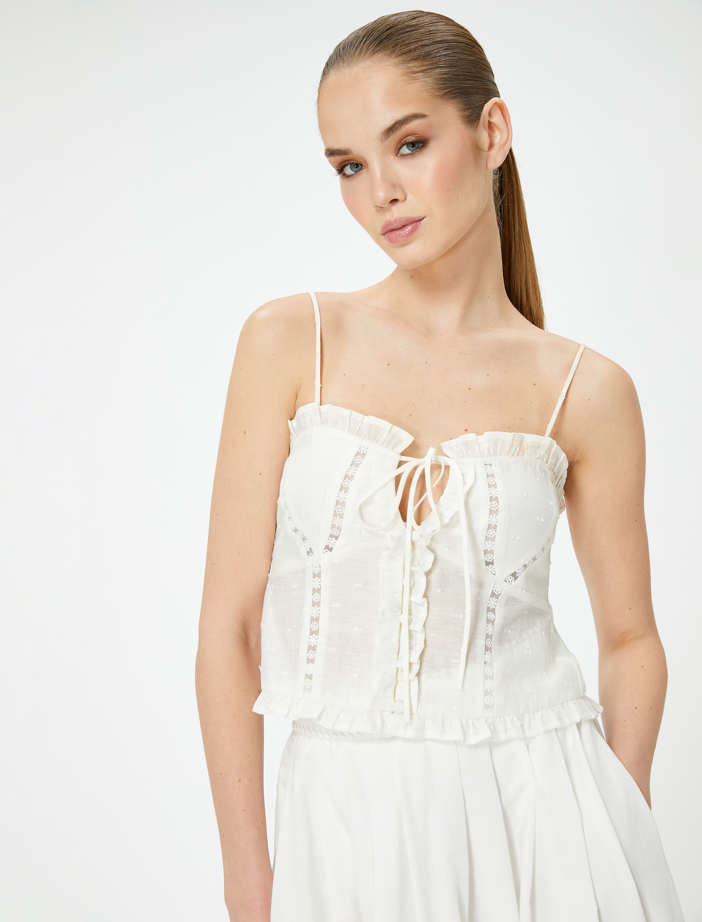   Koton X Sibil Çetinkaya - Keten Karışımlı İşlemeli Askılı Üst