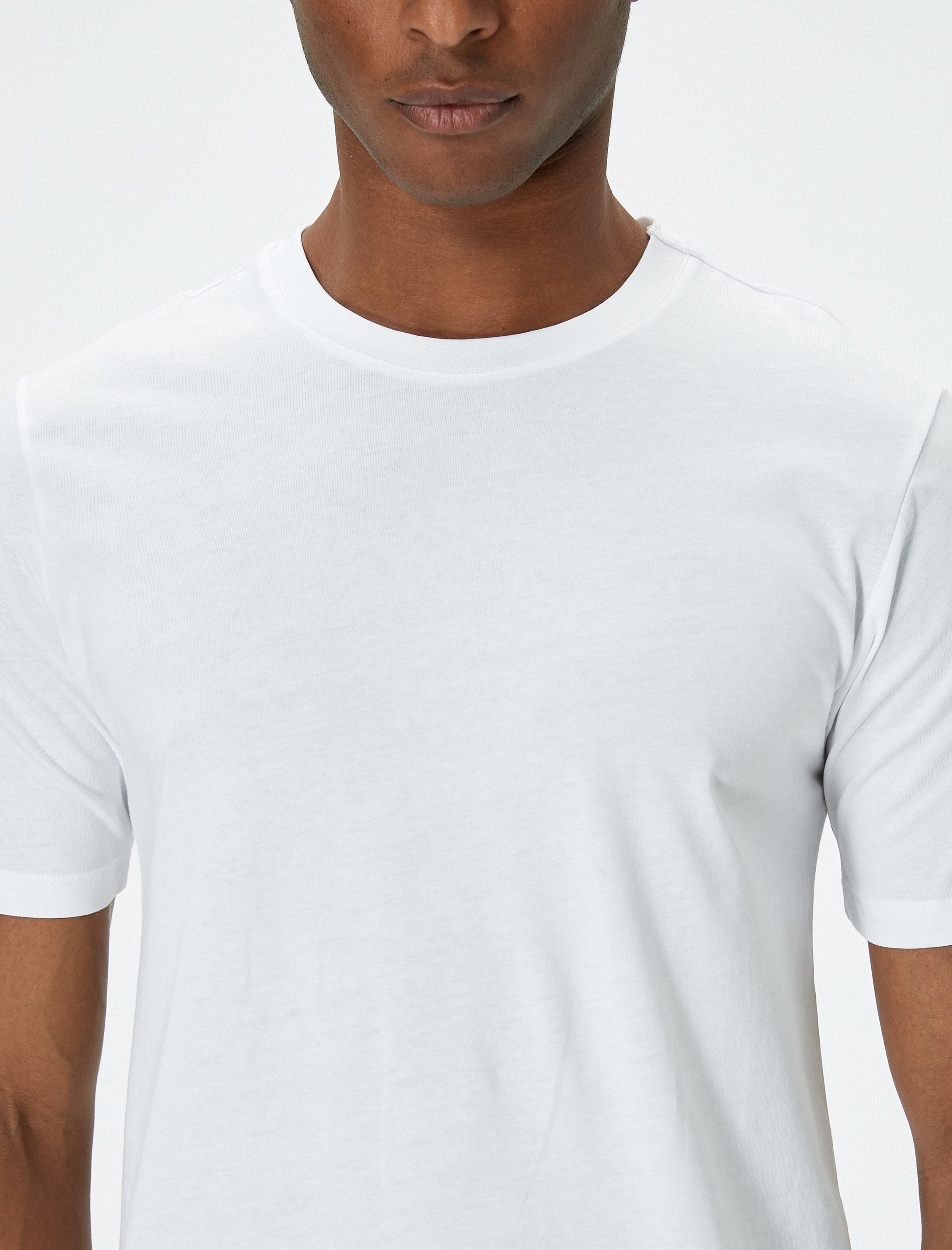   Basic Tişört Slim Fit Kısa Kollu Bisiklet Yaka