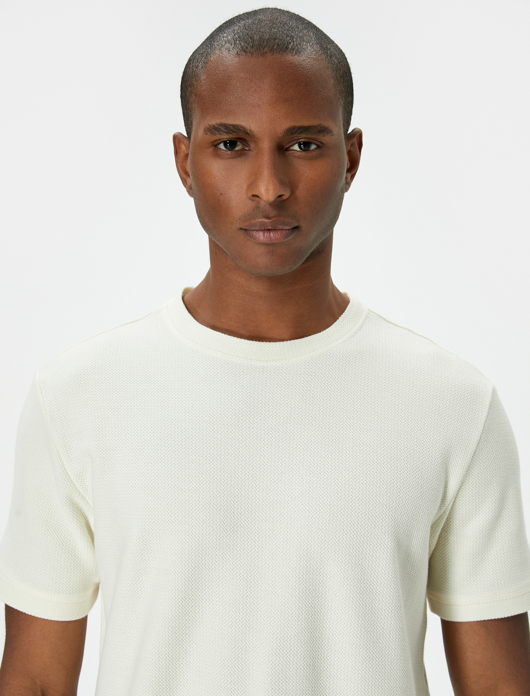   Basic Tişört Slim Fit Bisiklet Yaka Kısa Kollu Dokulu