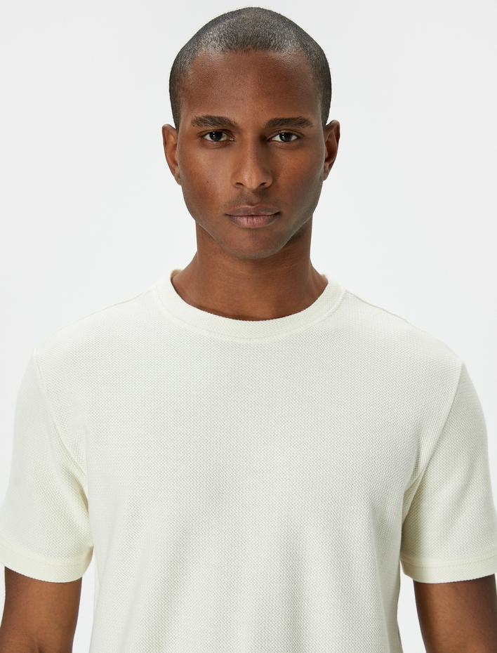  Basic Tişört Slim Fit Bisiklet Yaka Kısa Kollu Dokulu