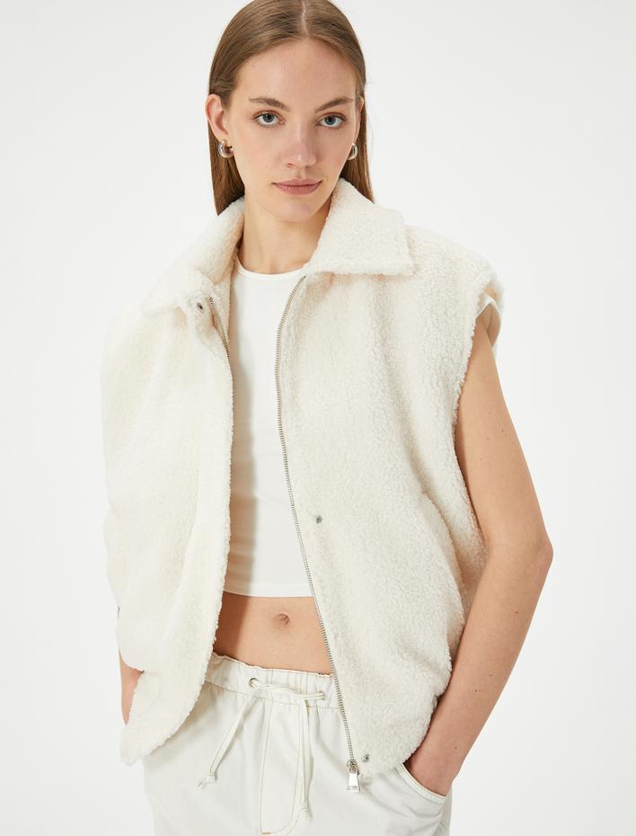  Çıt Çıt Kapama Detaylı Rahat Kesim Fermuarlı Peluş Yelek