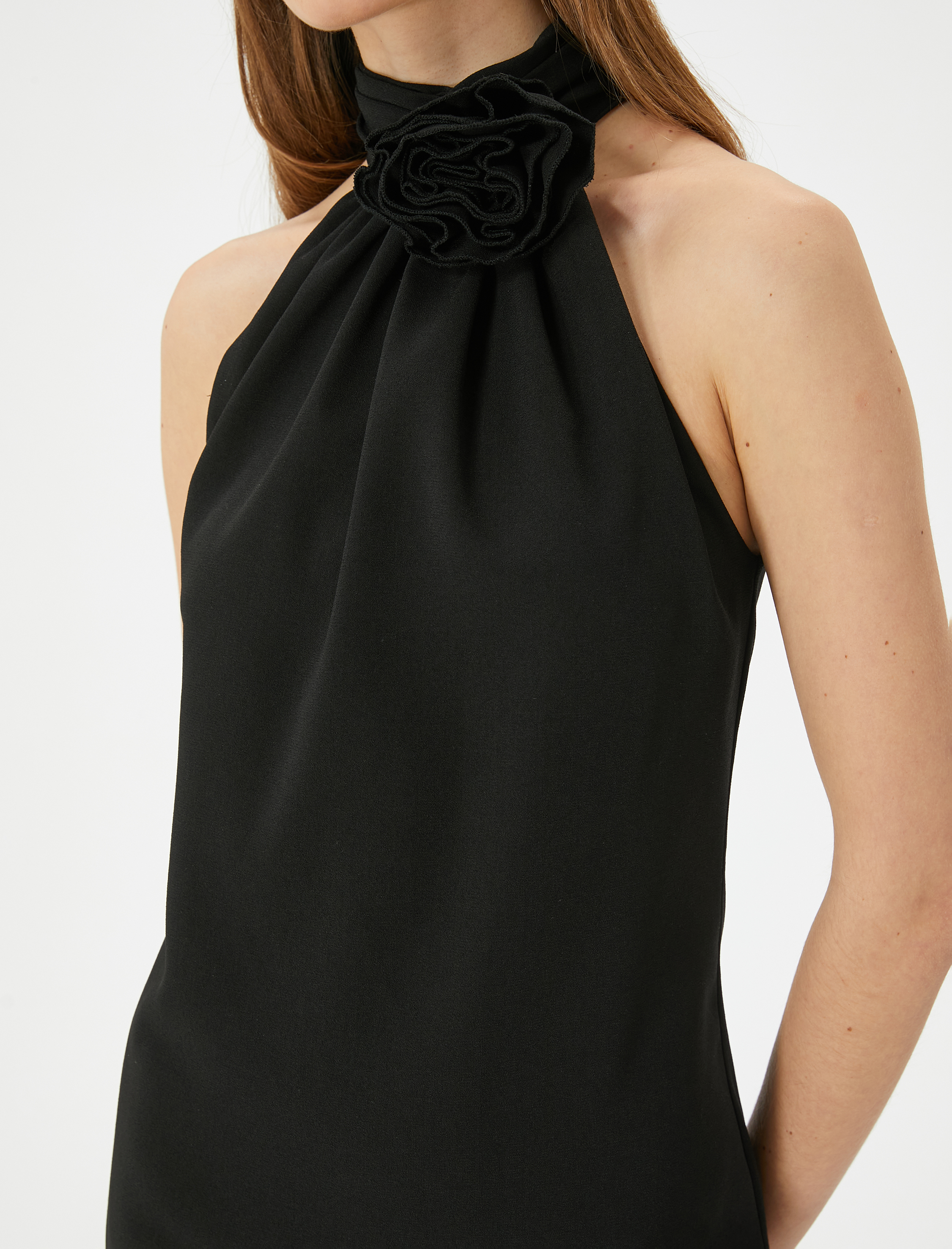   Halter Yaka Mini Elbise Gül Aplike Detaylı