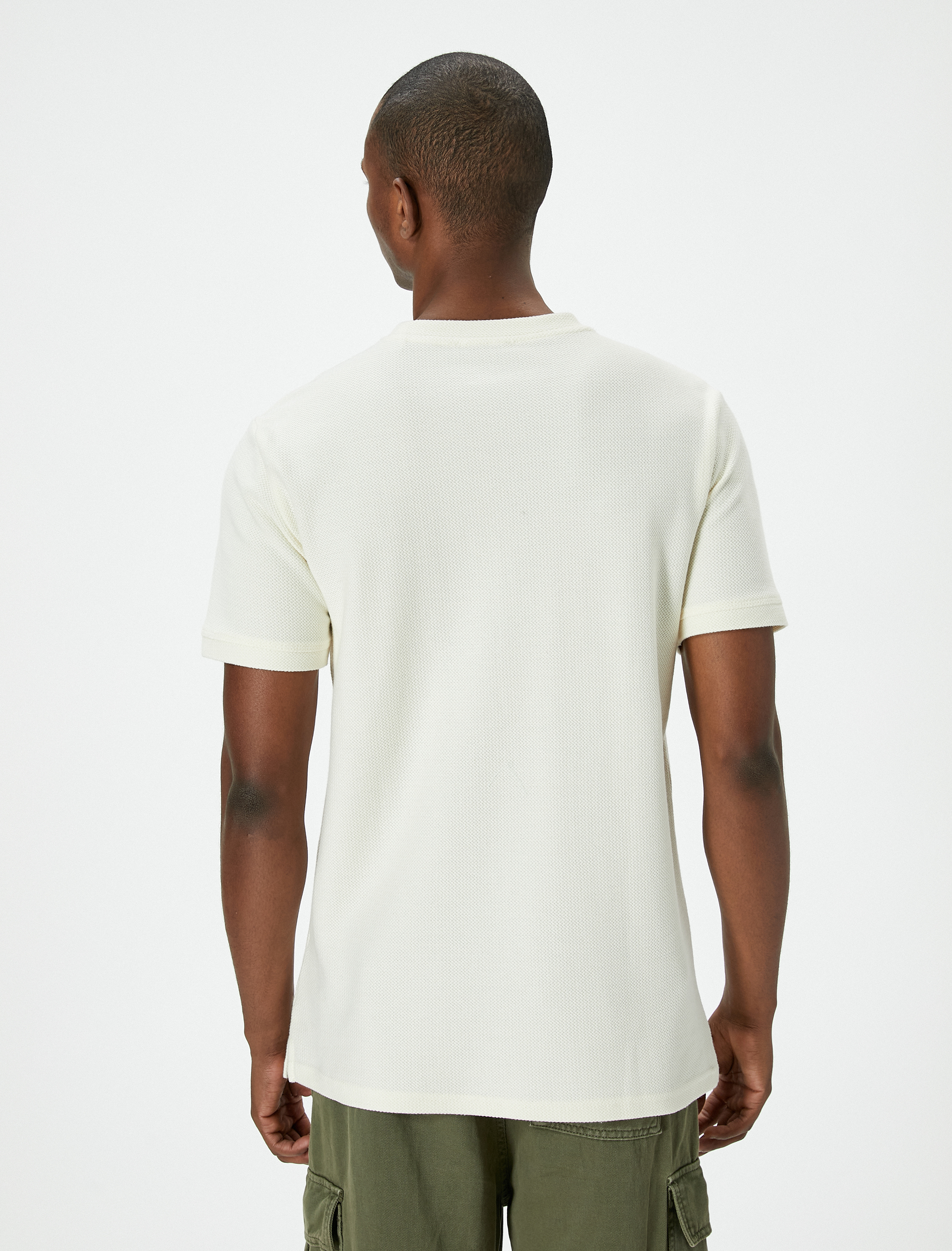   Basic Tişört Slim Fit Bisiklet Yaka Kısa Kollu Dokulu