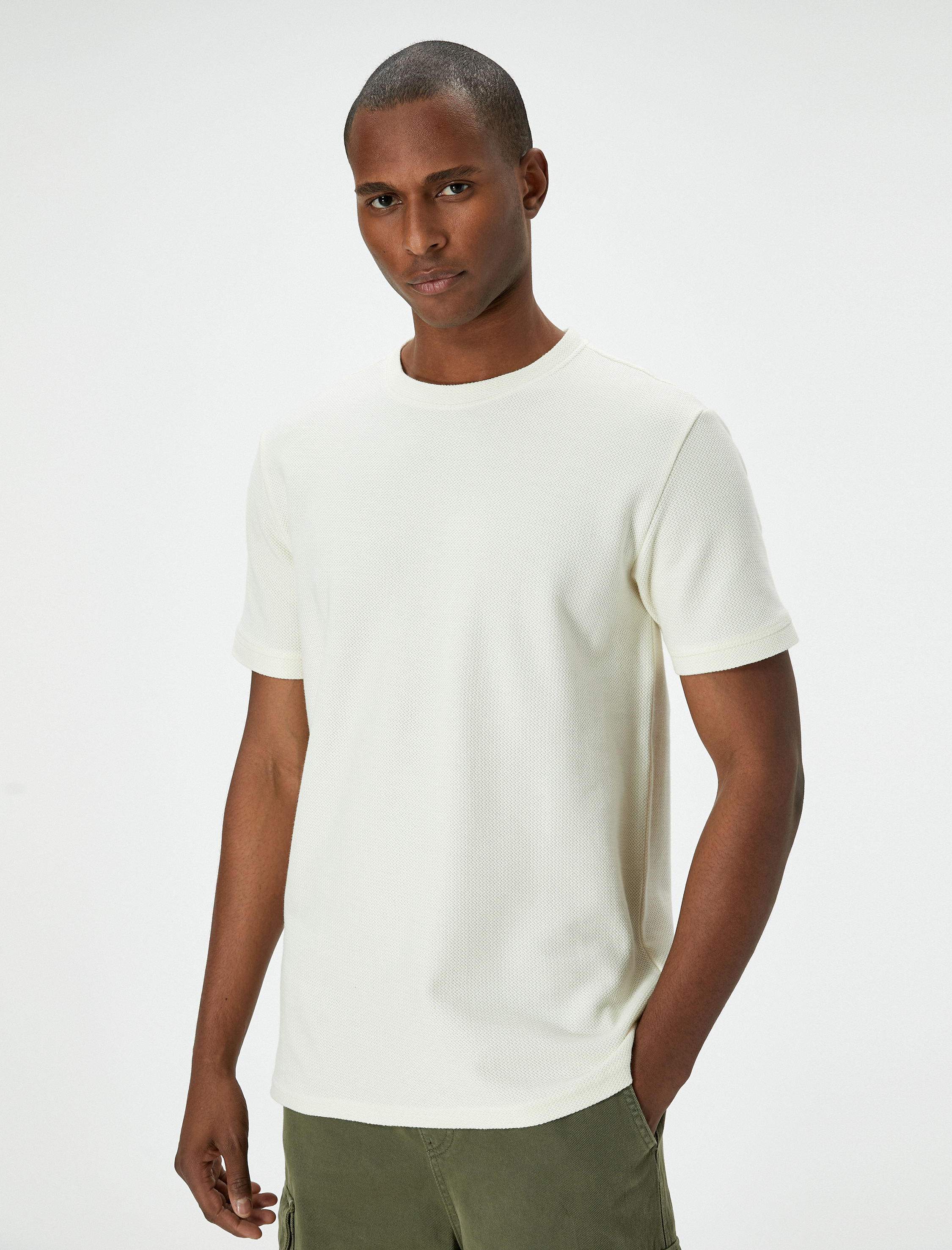   Basic Tişört Slim Fit Bisiklet Yaka Kısa Kollu Dokulu