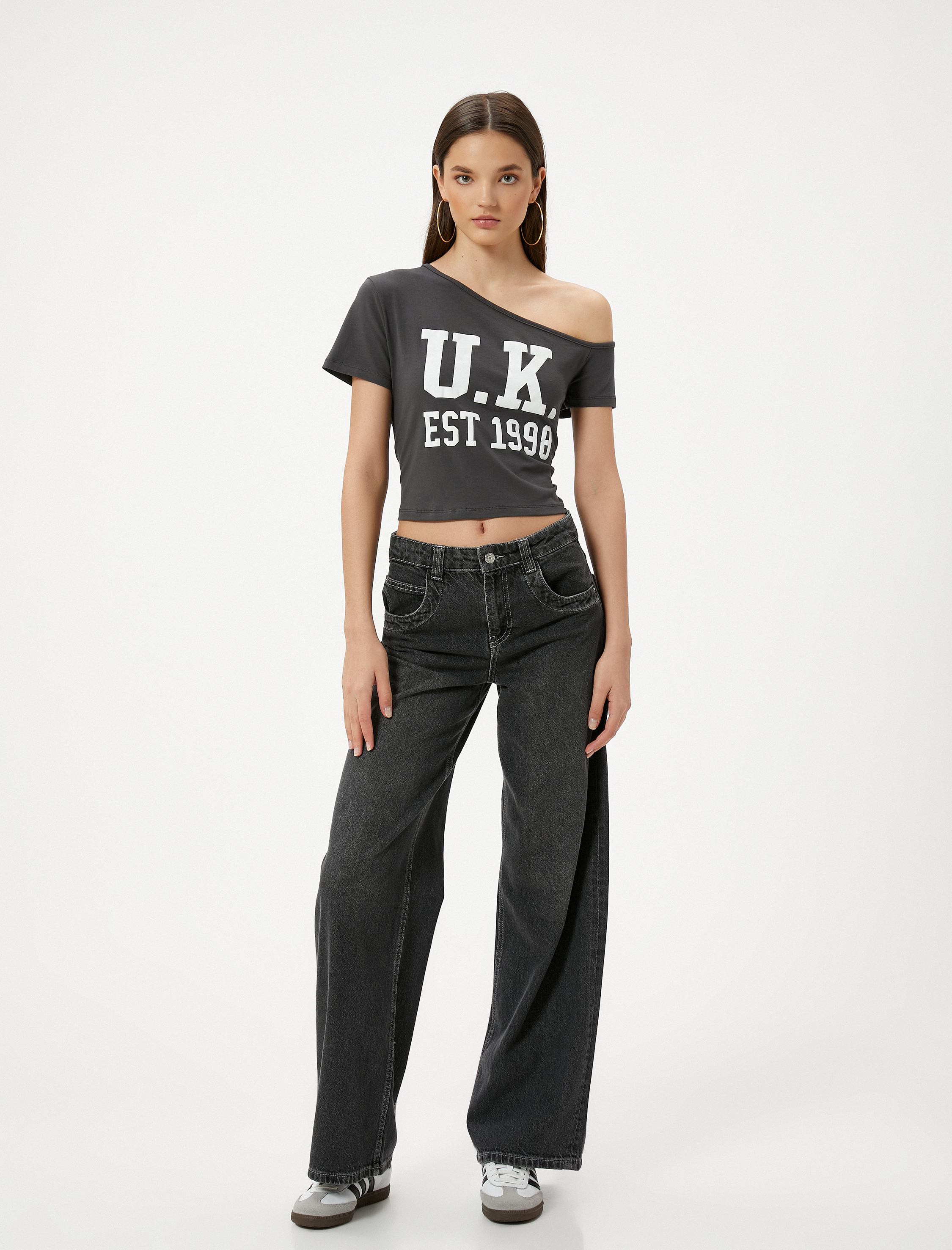   Crop Kayık Yaka Tişört Kolej Baskılı Kısa Kollu Pamuklu