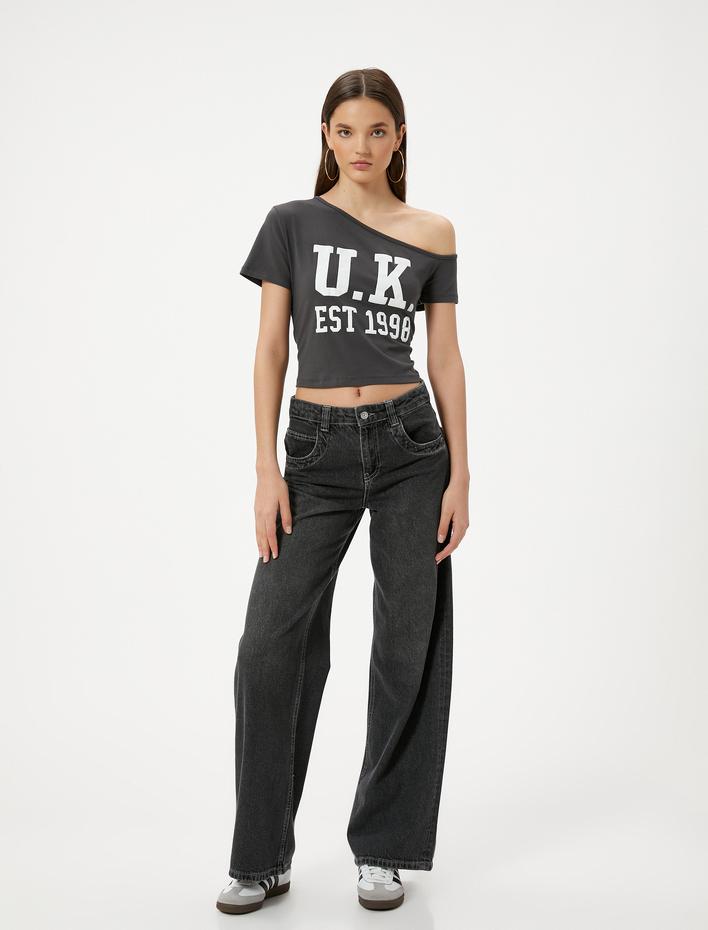  Crop Kayık Yaka Tişört Kolej Baskılı Kısa Kollu Pamuklu