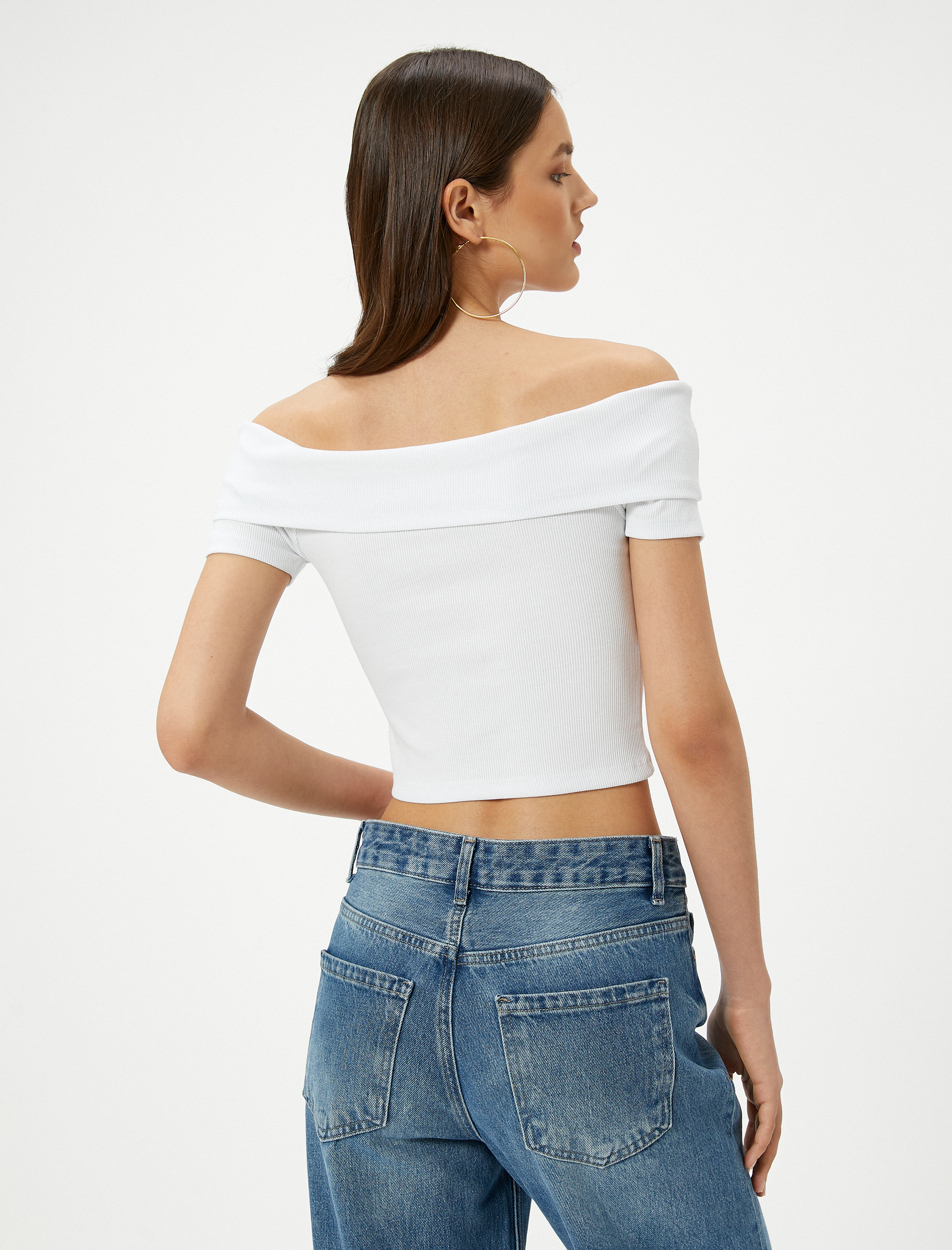   Crop Omzu Açık Madonna Yaka Tişört Fitilli Kısa Kollu Düğüm Detaylı