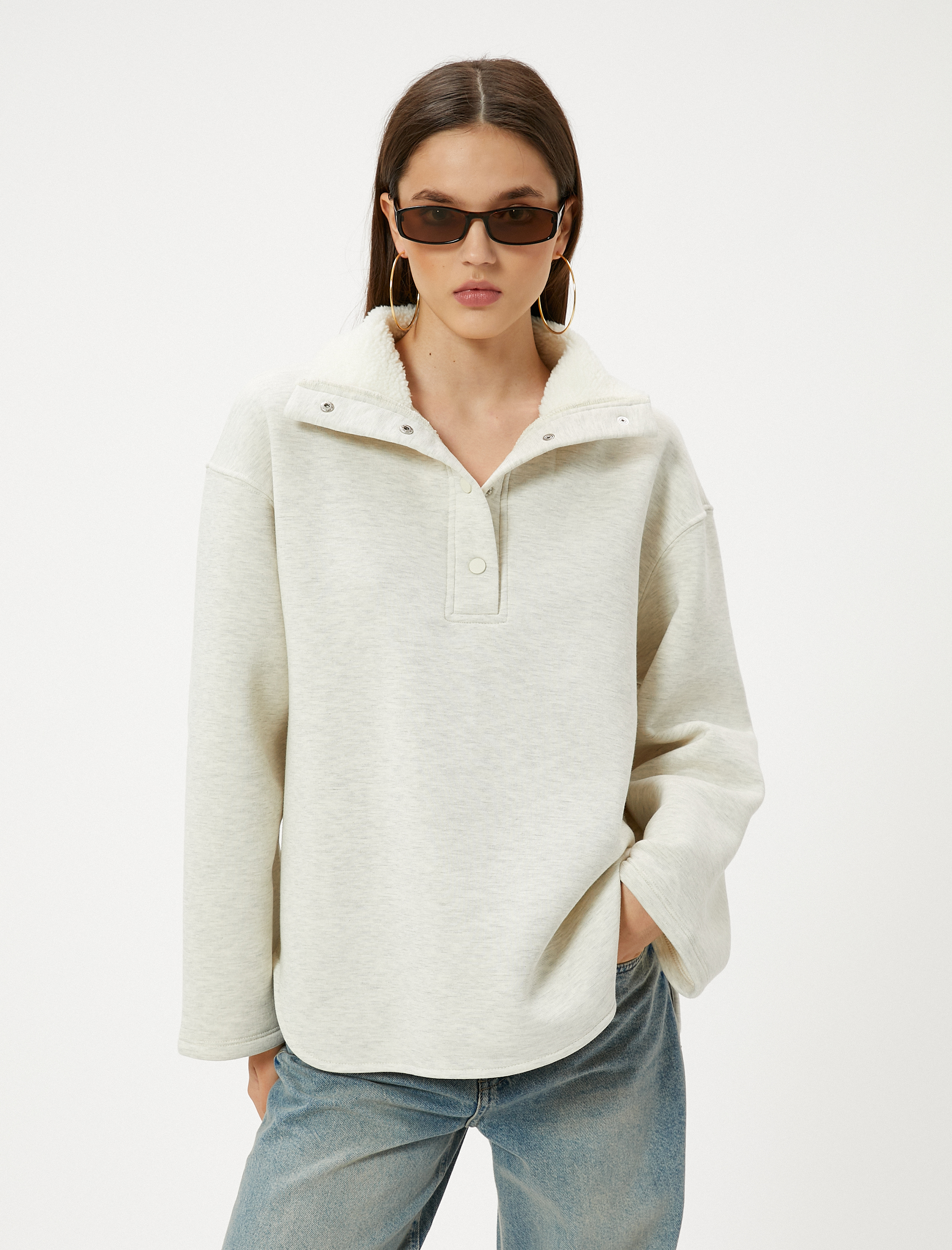   Şardonlu Yakası Peluş Detaylı Oversize Sweatshirt Dik Yaka Çıt Çıt Düğmeli