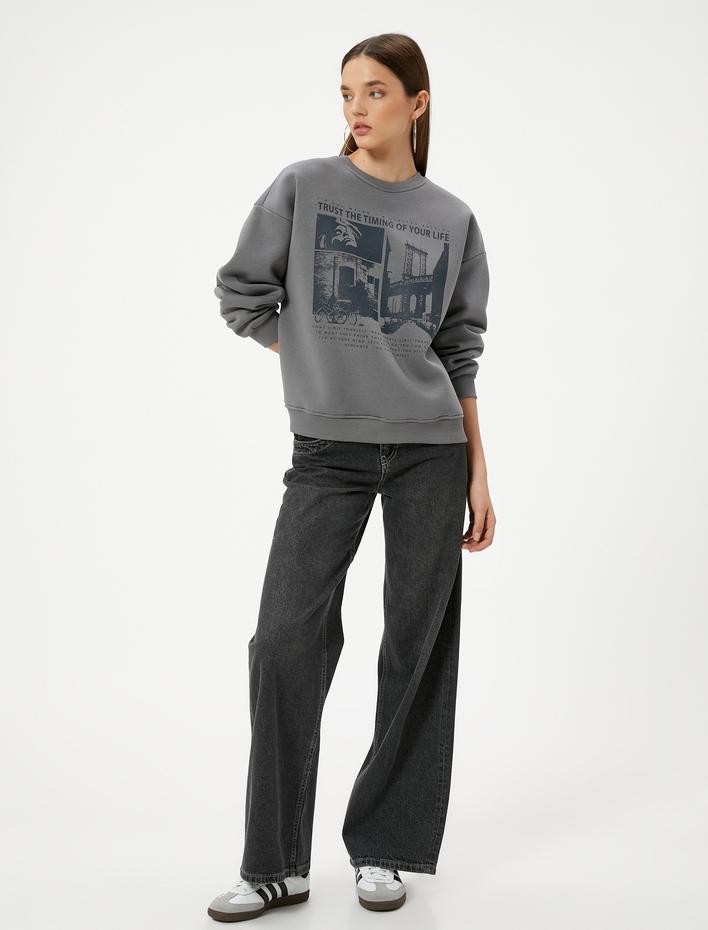  Şardonlu Baskılı Sweatshirt Rahat Kalıp Bisiklet Yaka Uzun Kollu