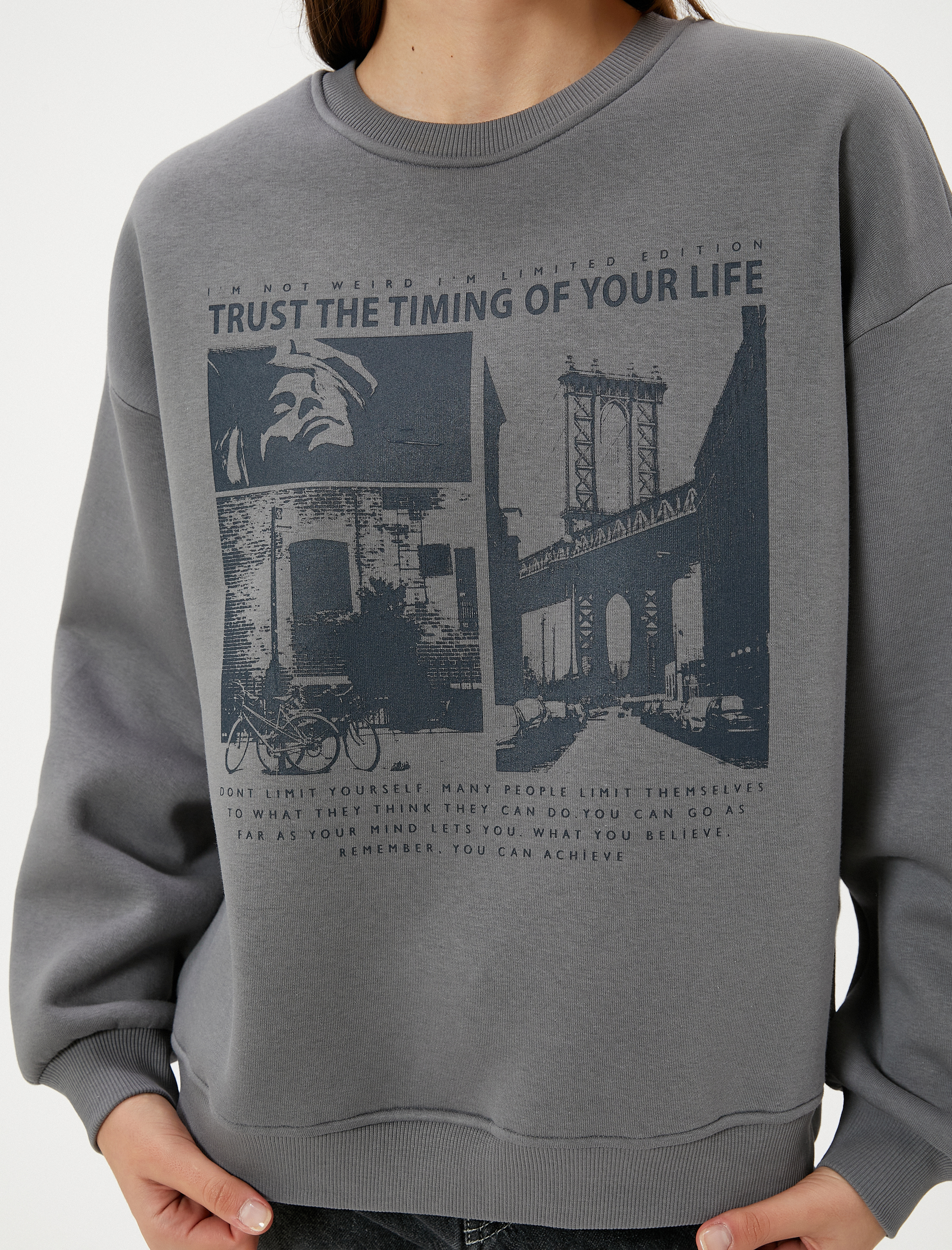   Şardonlu Baskılı Sweatshirt Rahat Kalıp Bisiklet Yaka Uzun Kollu