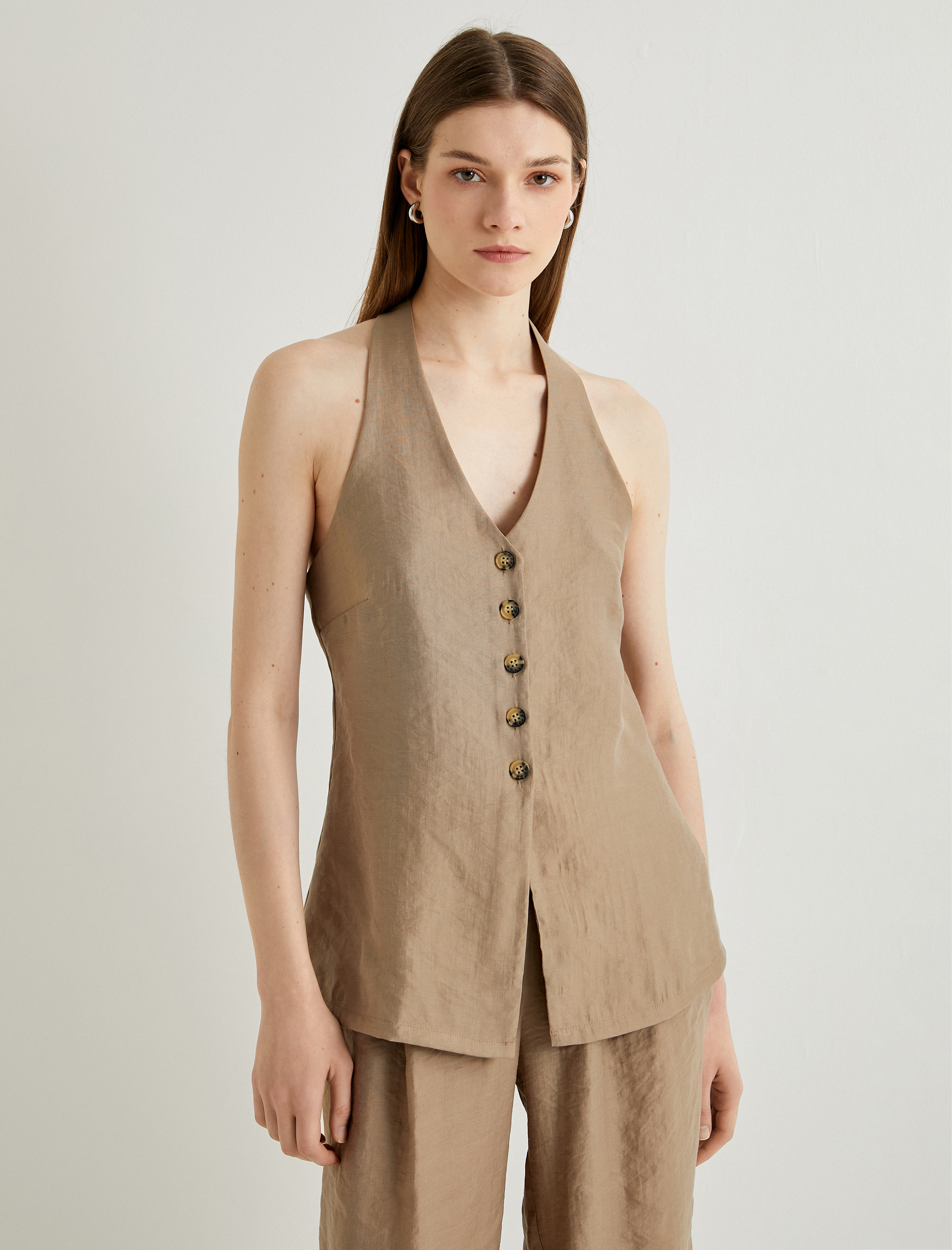   V Yaka Yelek Düğmeli Sırtı Pencere Detaylı