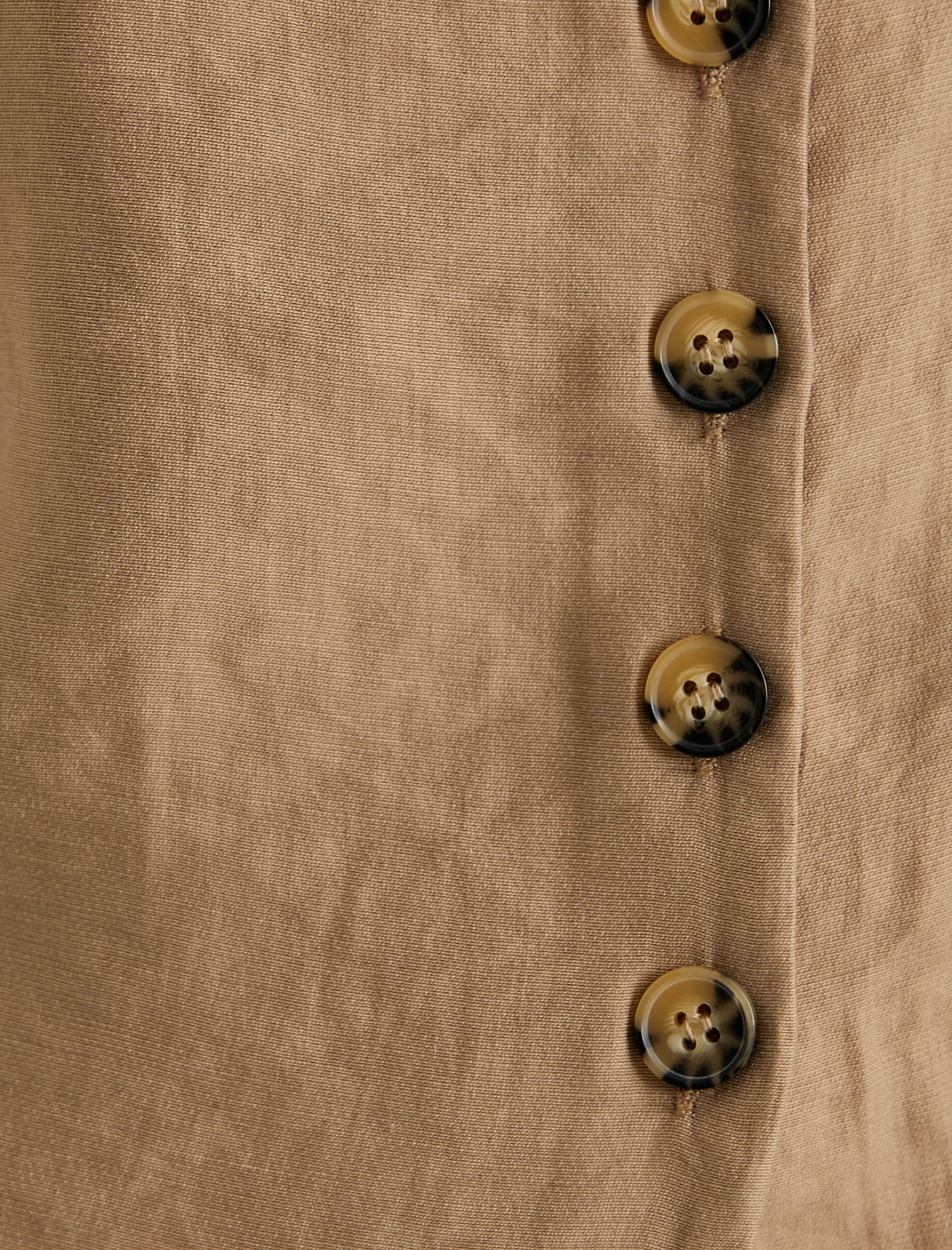   V Yaka Yelek Düğmeli Sırtı Pencere Detaylı