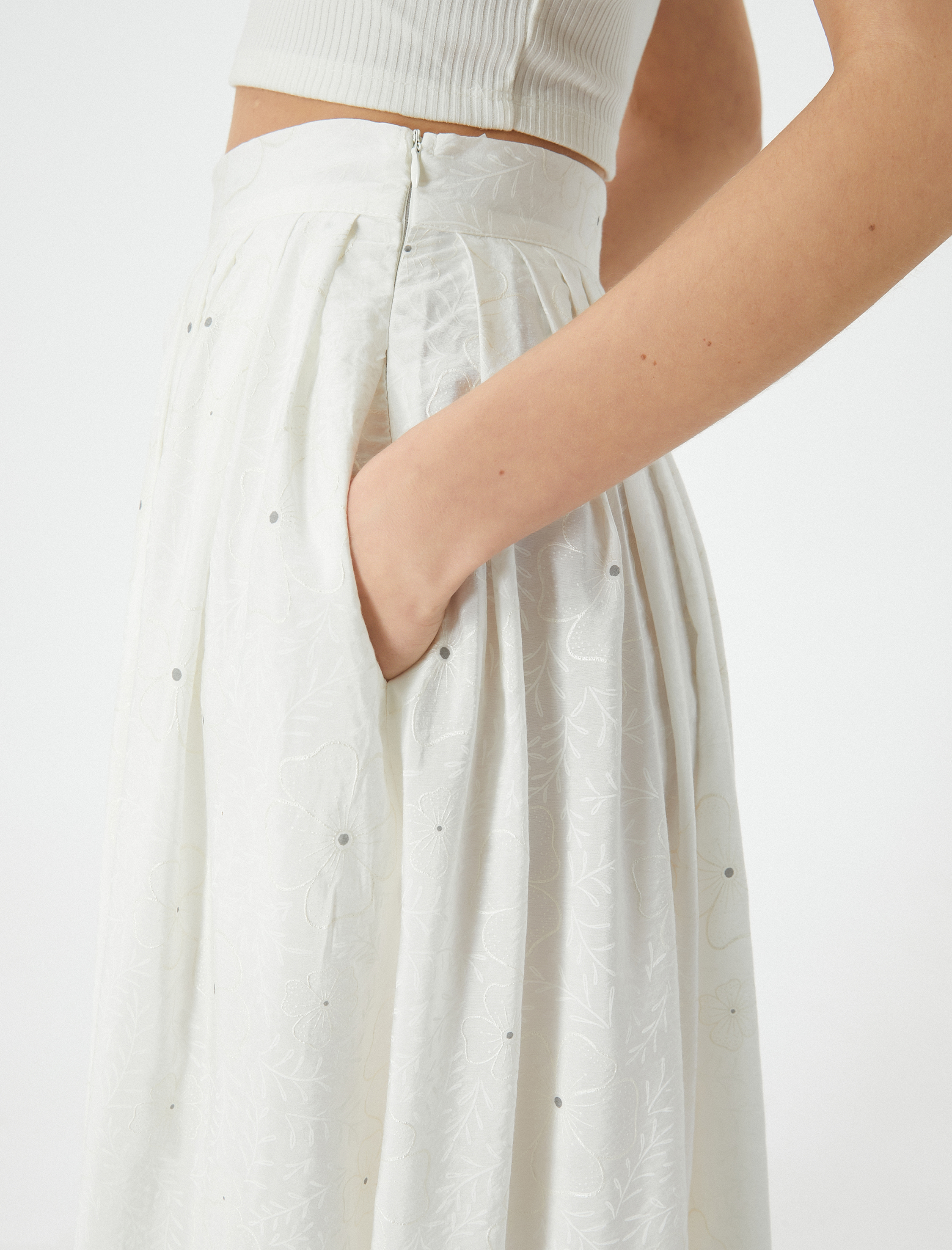   Midi Çan Etek Volanlı Cep Detaylı Çiçek İşlemeli Viskon Karışımlı