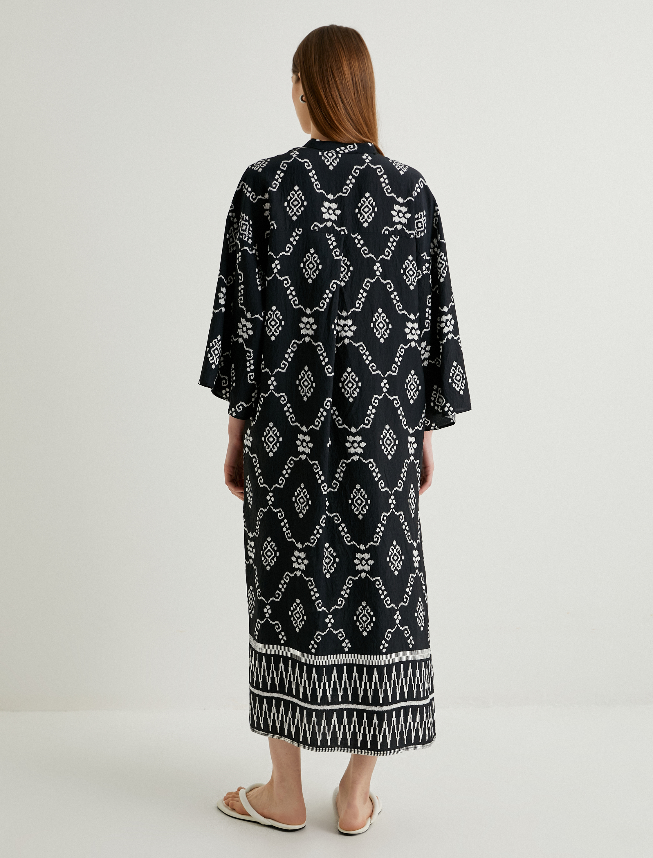   Viskon Elbise Uzun Geniş Kollu Yırtmaç Detaylı V Yaka