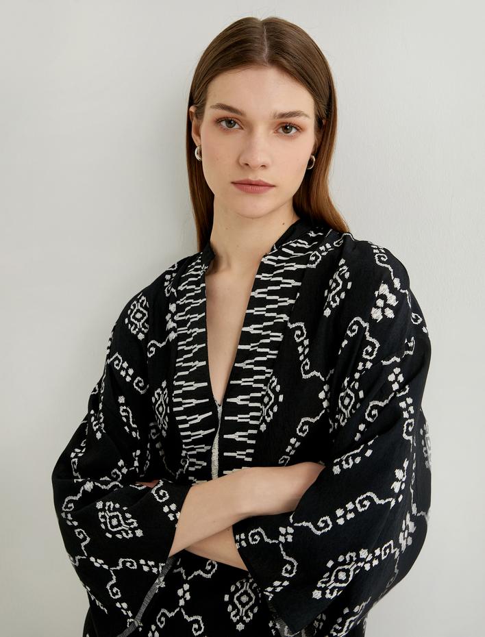  Viskon Elbise Uzun Geniş Kollu Yırtmaç Detaylı V Yaka