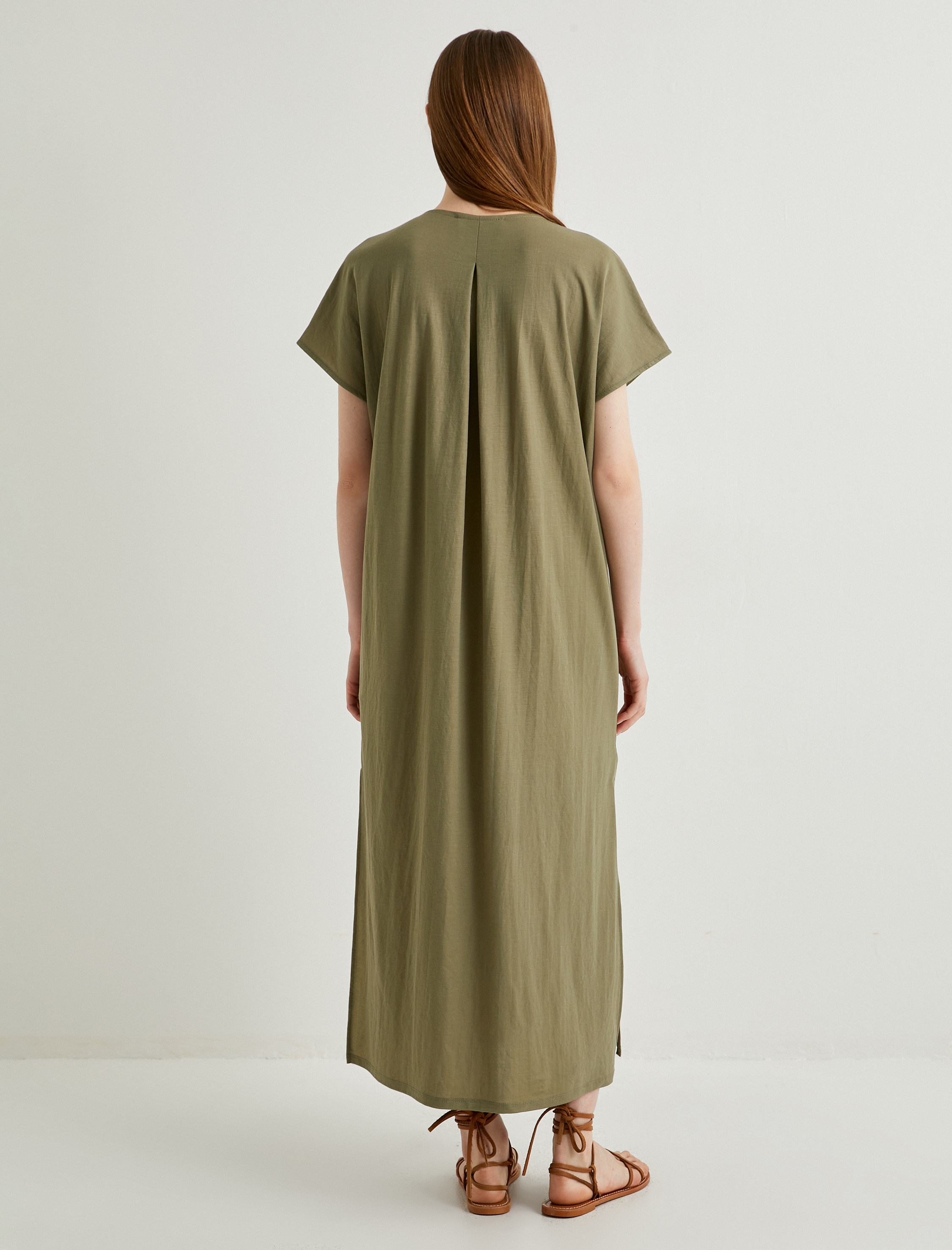   Uzun Elbise V Yaka Kısa Kollu Yırtmaçlı Viskon Karışımlı Rahat Kesim