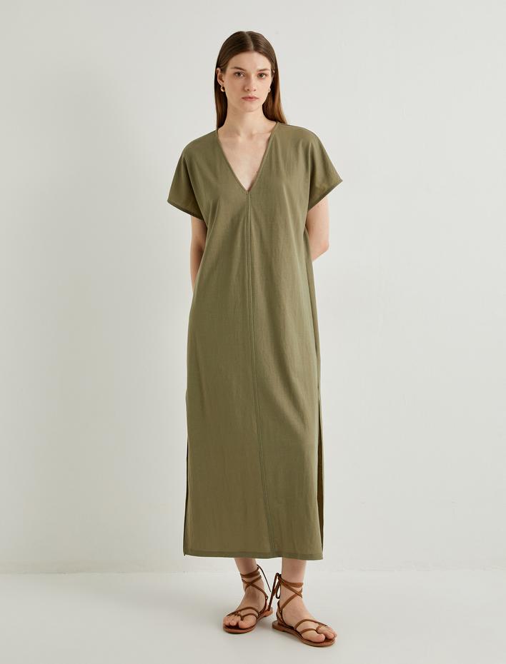  Uzun Elbise V Yaka Kısa Kollu Yırtmaçlı Viskon Karışımlı Rahat Kesim