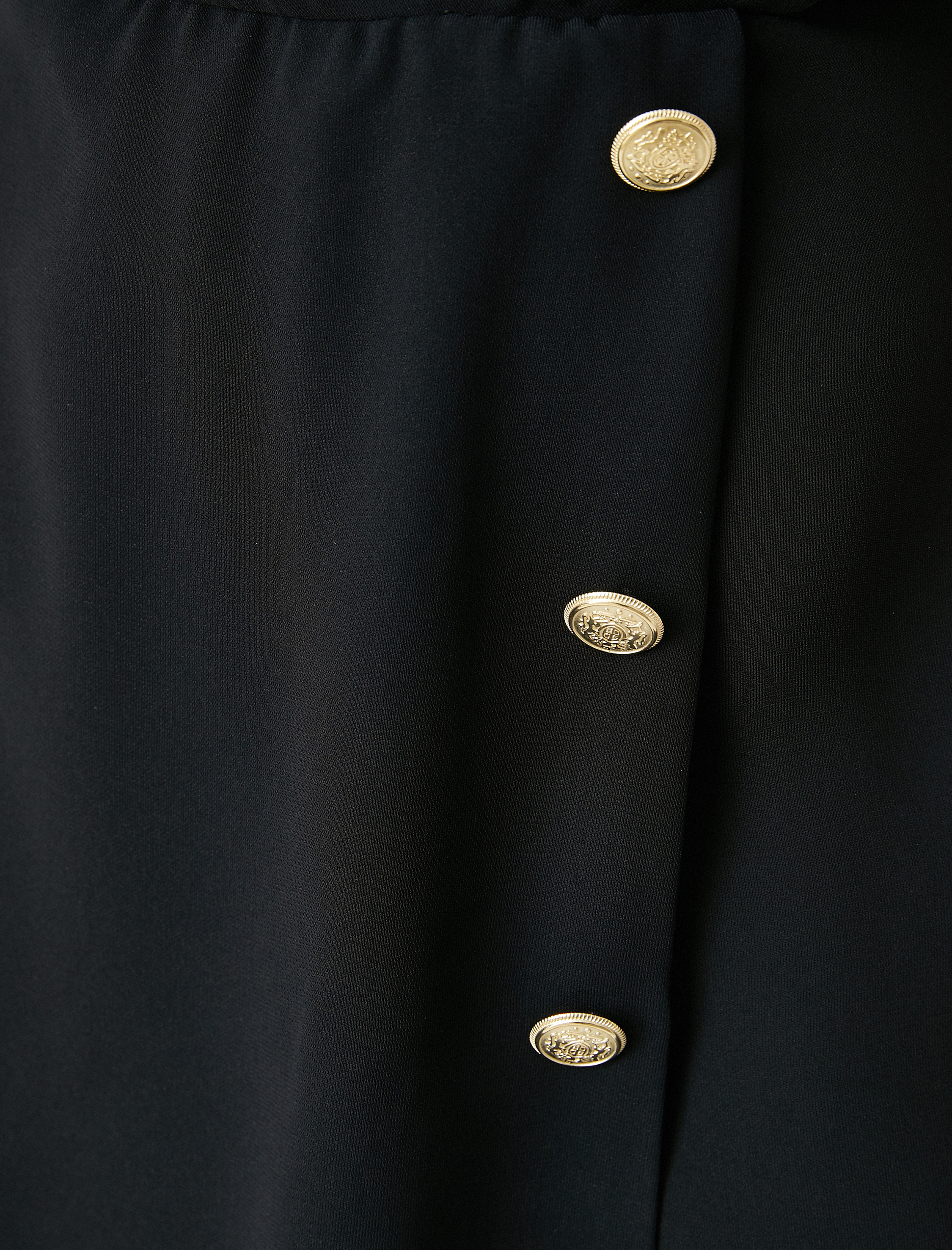   Dökümlü Drape Yaka Kolsuz Düğme Detaylı Mini Elbise