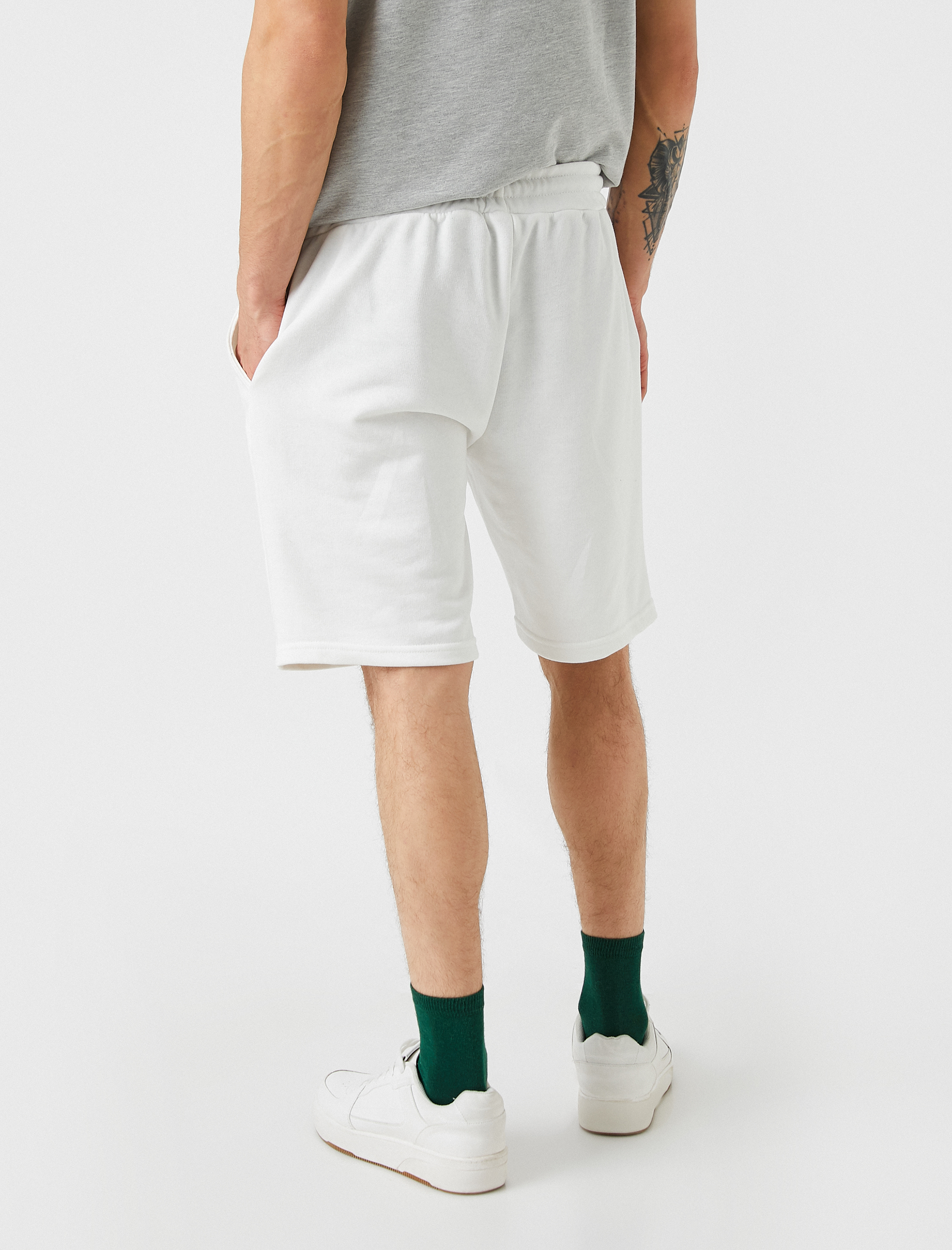   Beli Bağcıklı Şort Etiket Detaylı