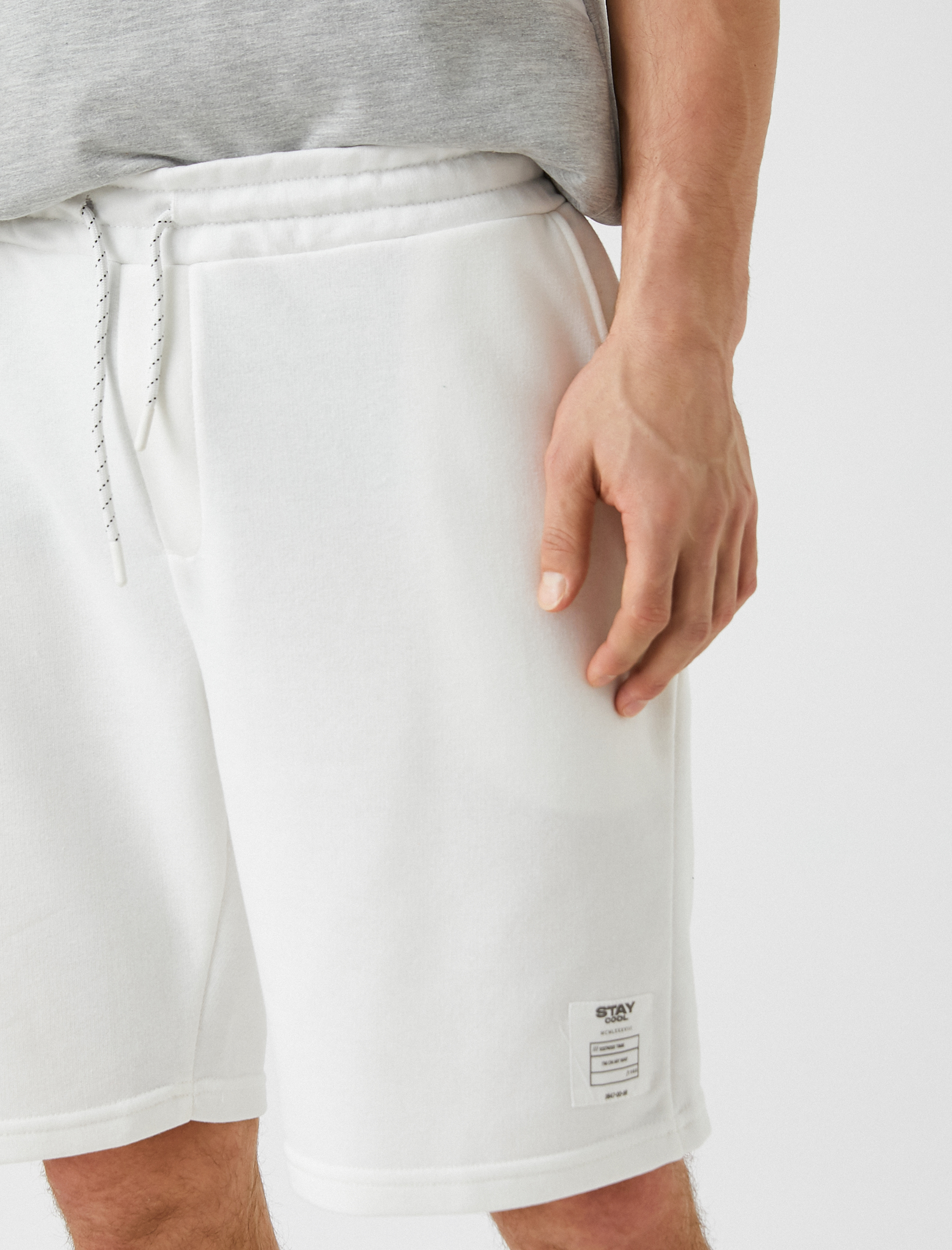   Beli Bağcıklı Şort Etiket Detaylı