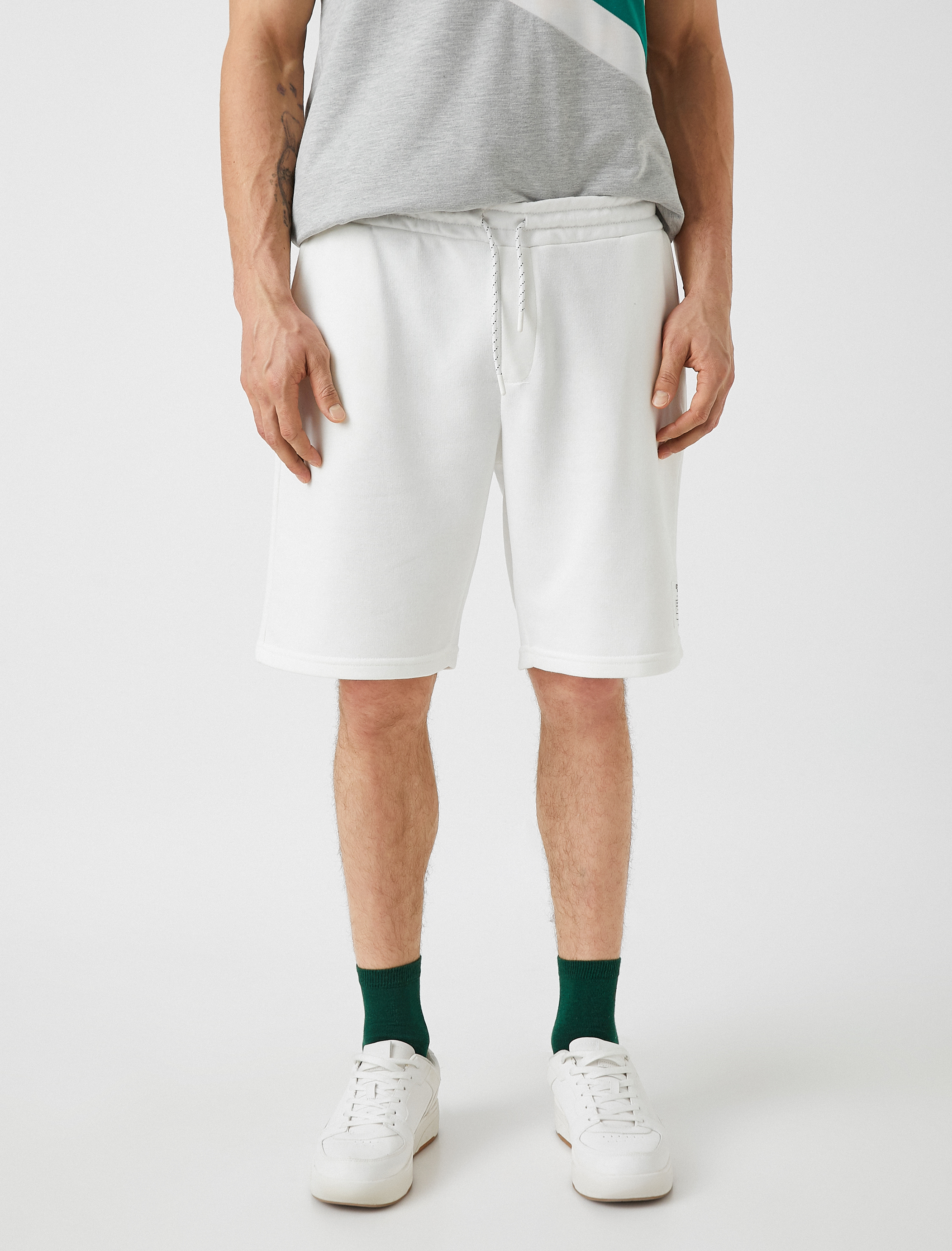   Beli Bağcıklı Şort Etiket Detaylı