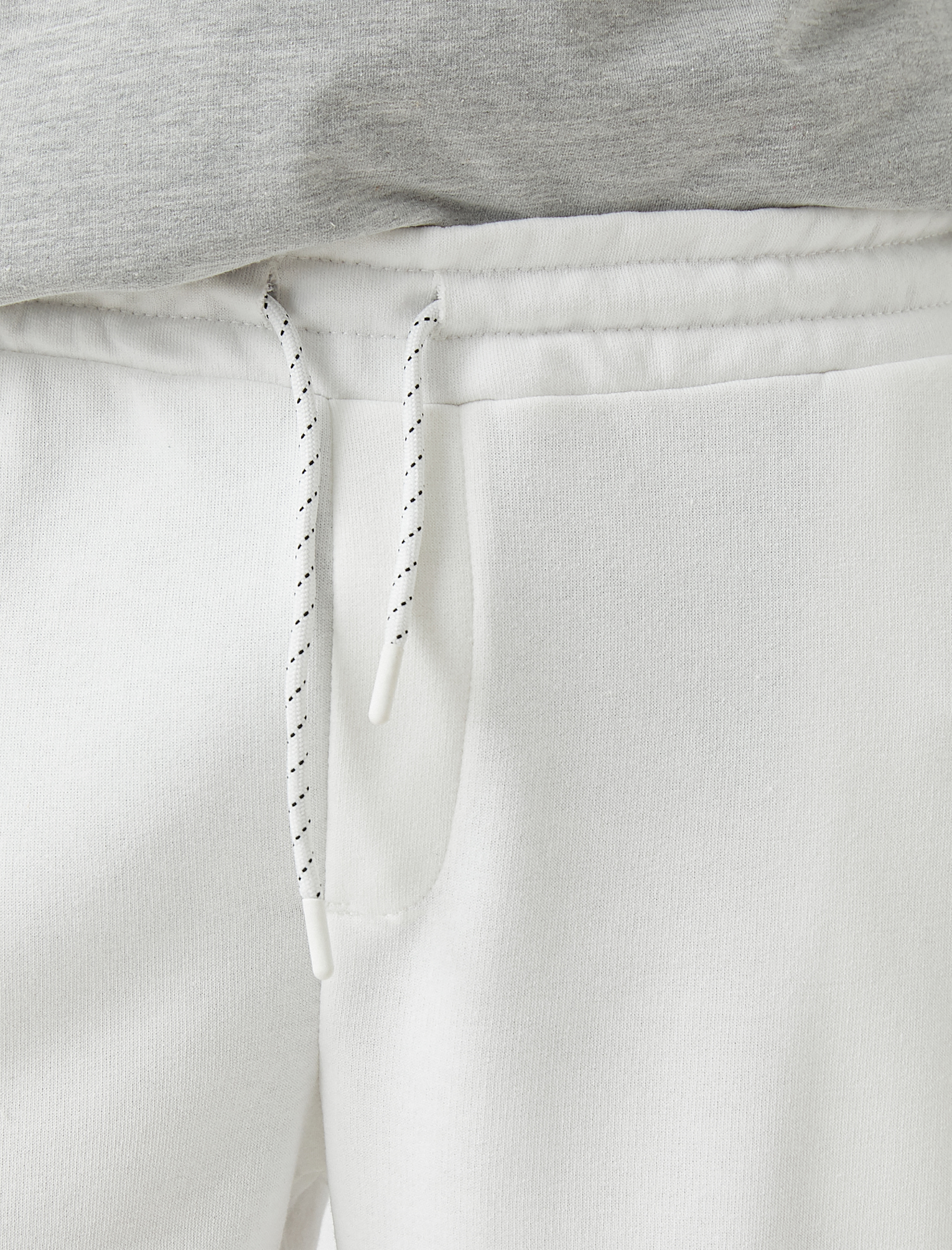   Beli Bağcıklı Şort Etiket Detaylı