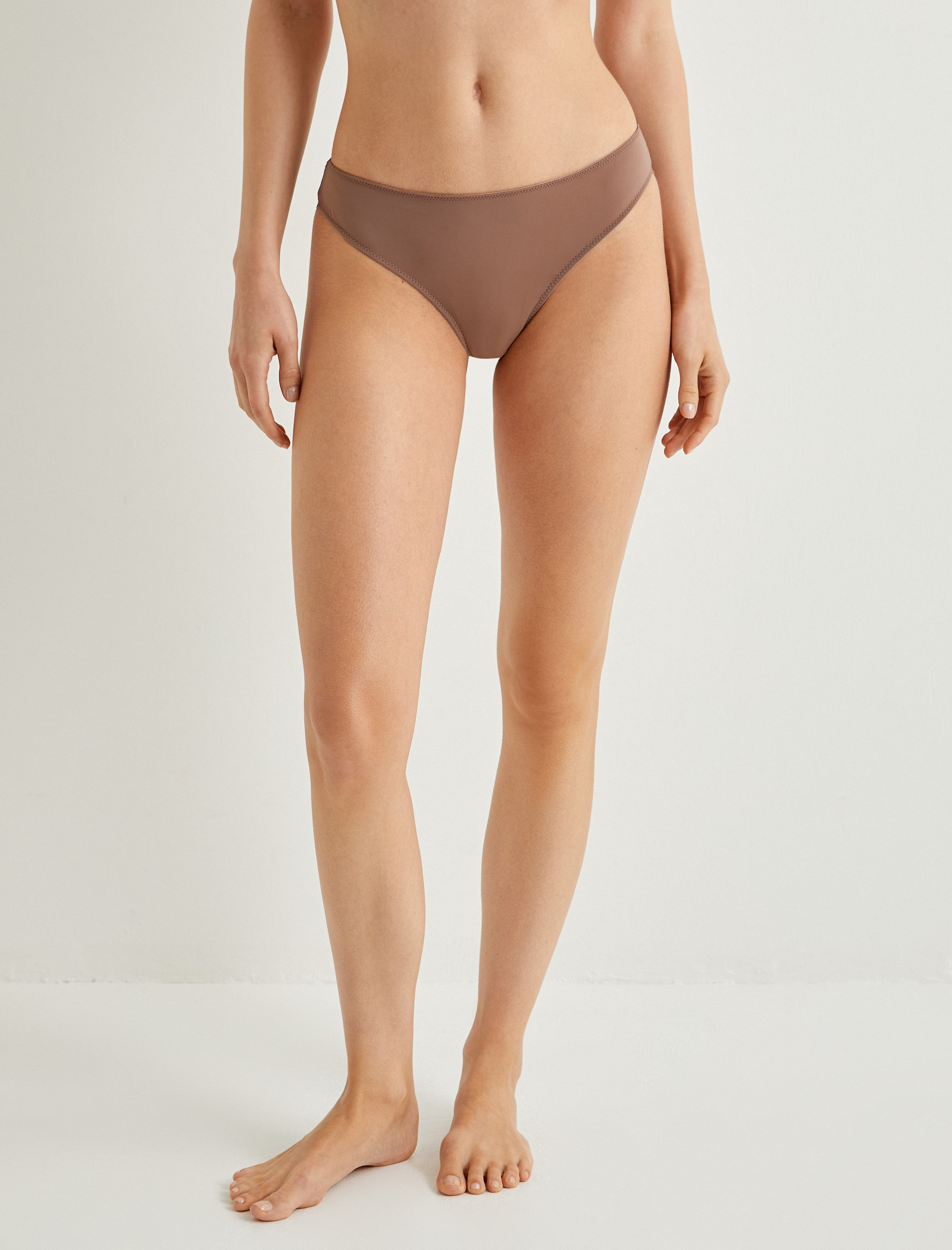   Brazilian Külot Arkası Dantel Detaylı