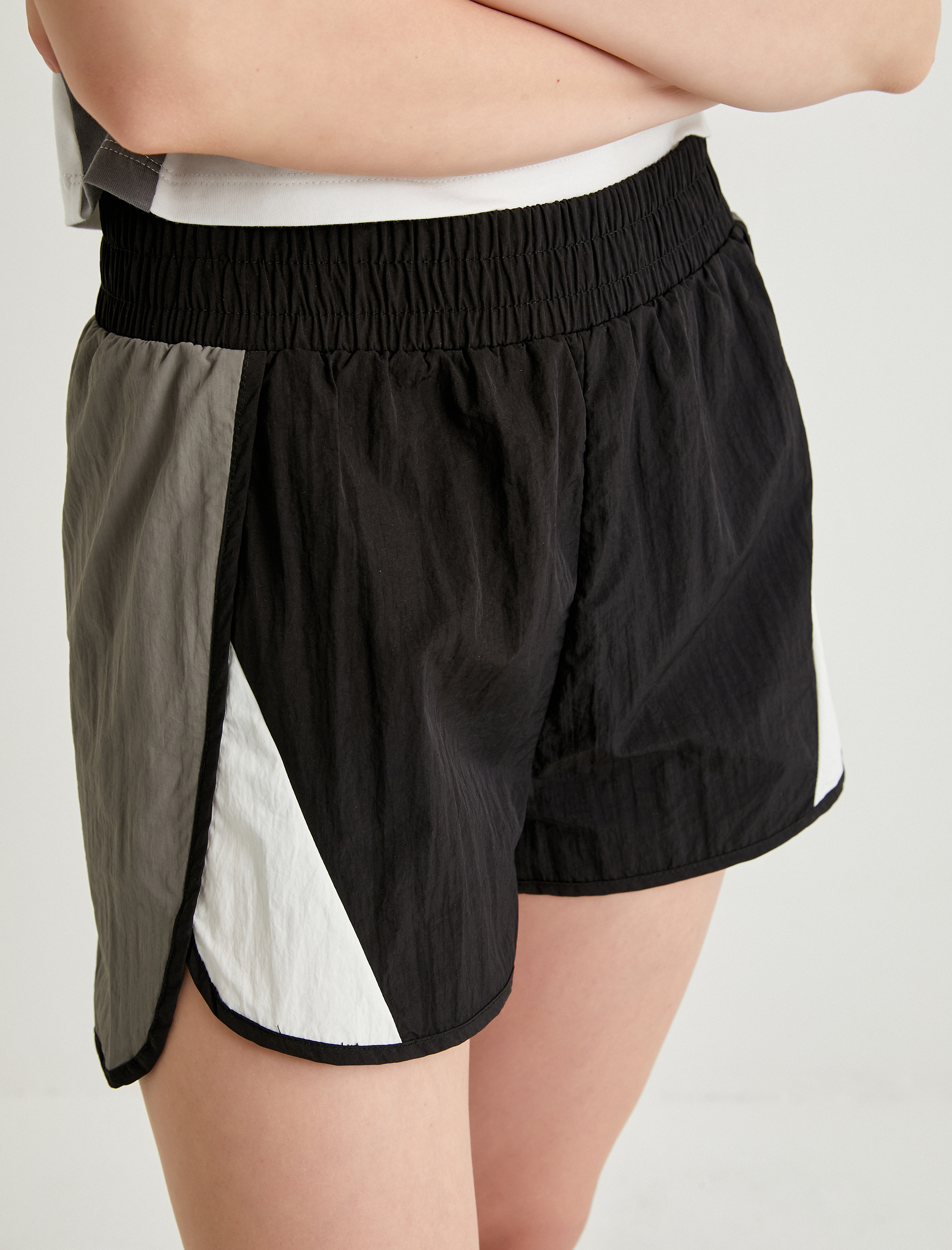   Koşu Şortu Renk Bloklu Biyeli