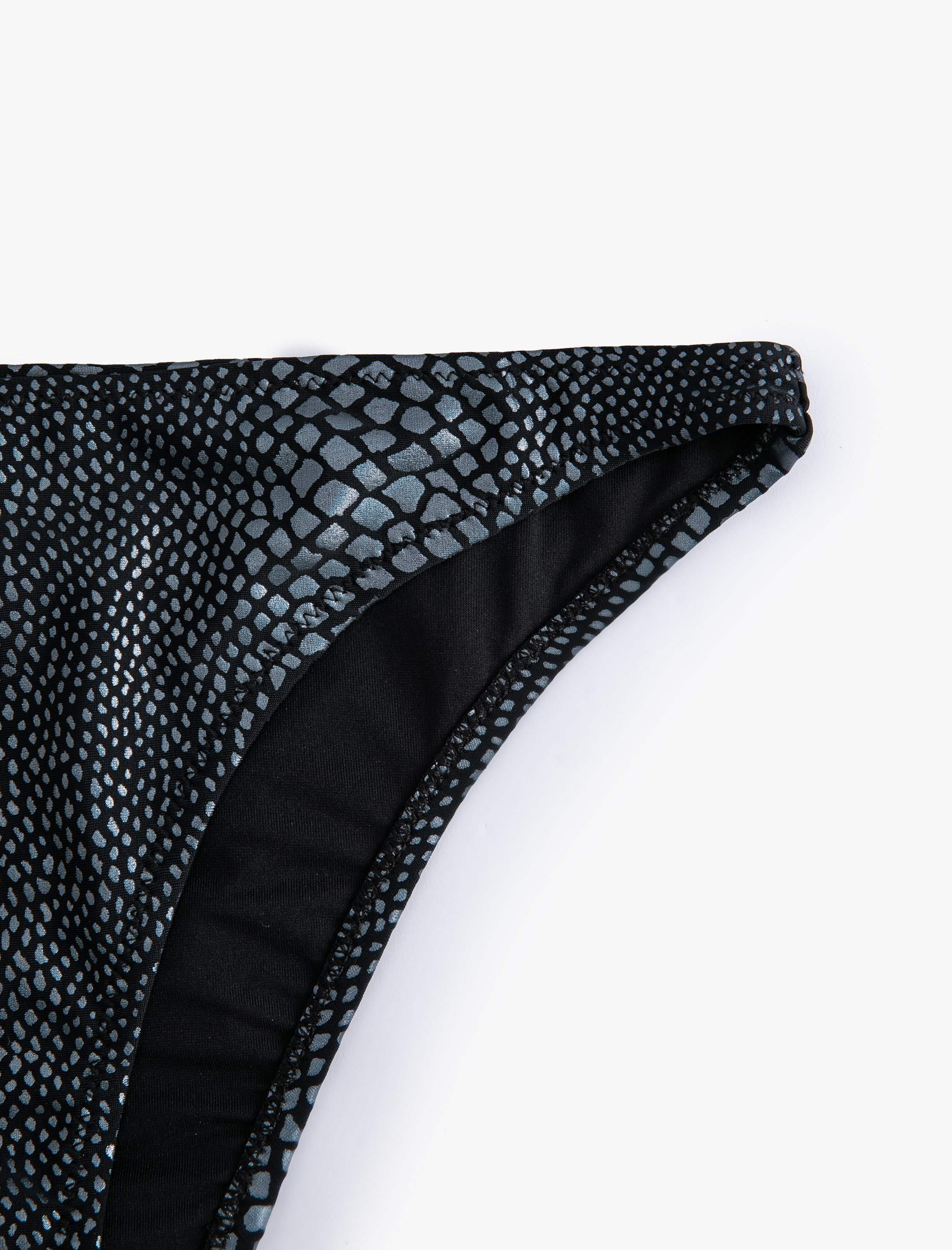   Yılan Derisi Desenli Bikini Altı Normal Bel