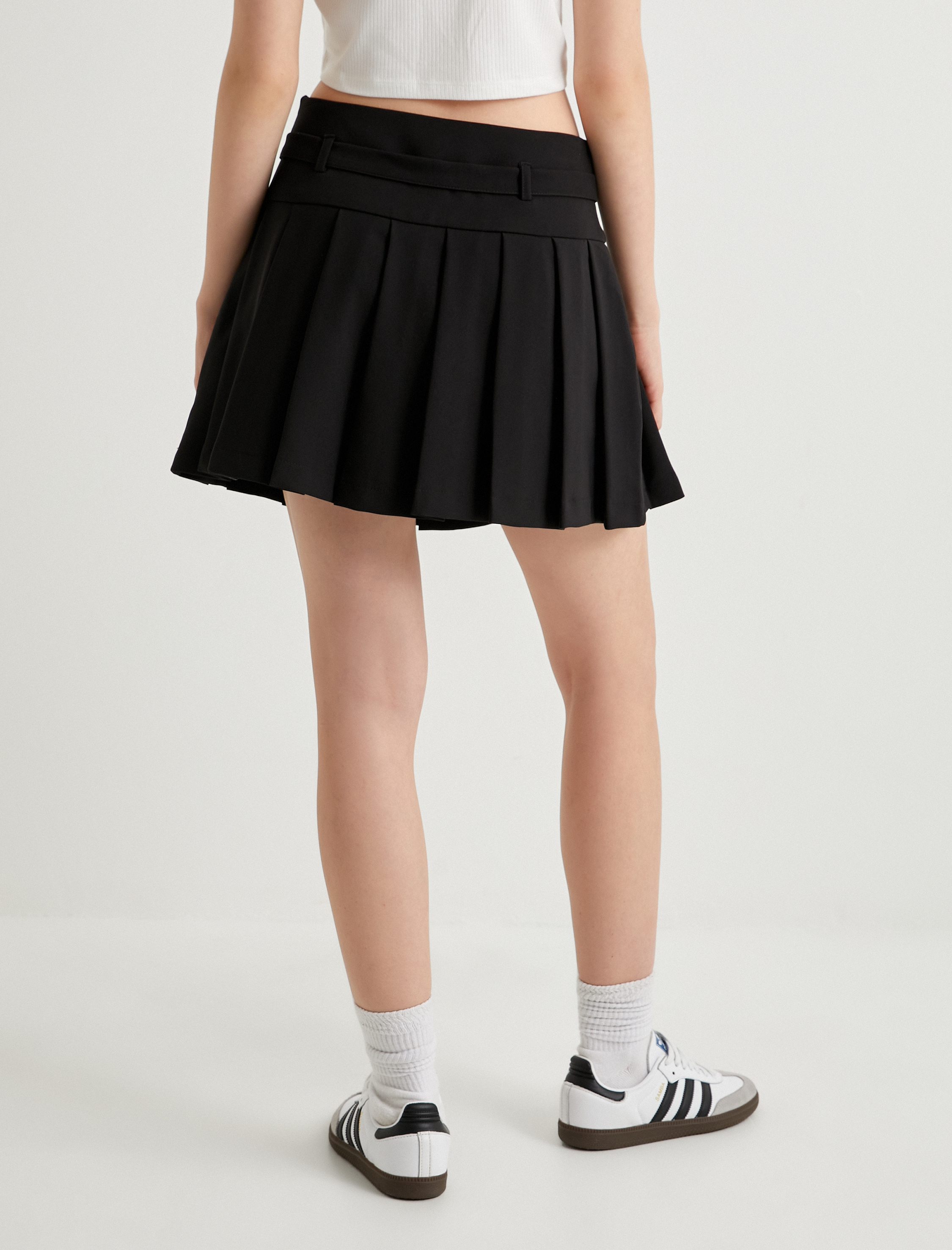   Pileli Mini Şort Etek Kemer Detaylı