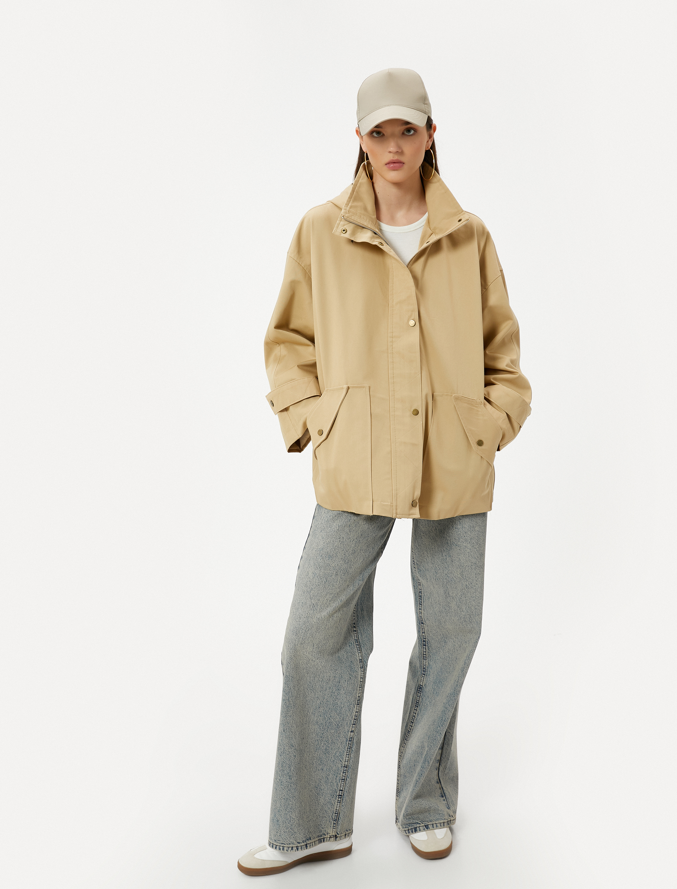   Kapüşonlu Kısa Trençkot Kalça Boy Astarlı Cepli Fermuarlı Rüzgar Kapaklı