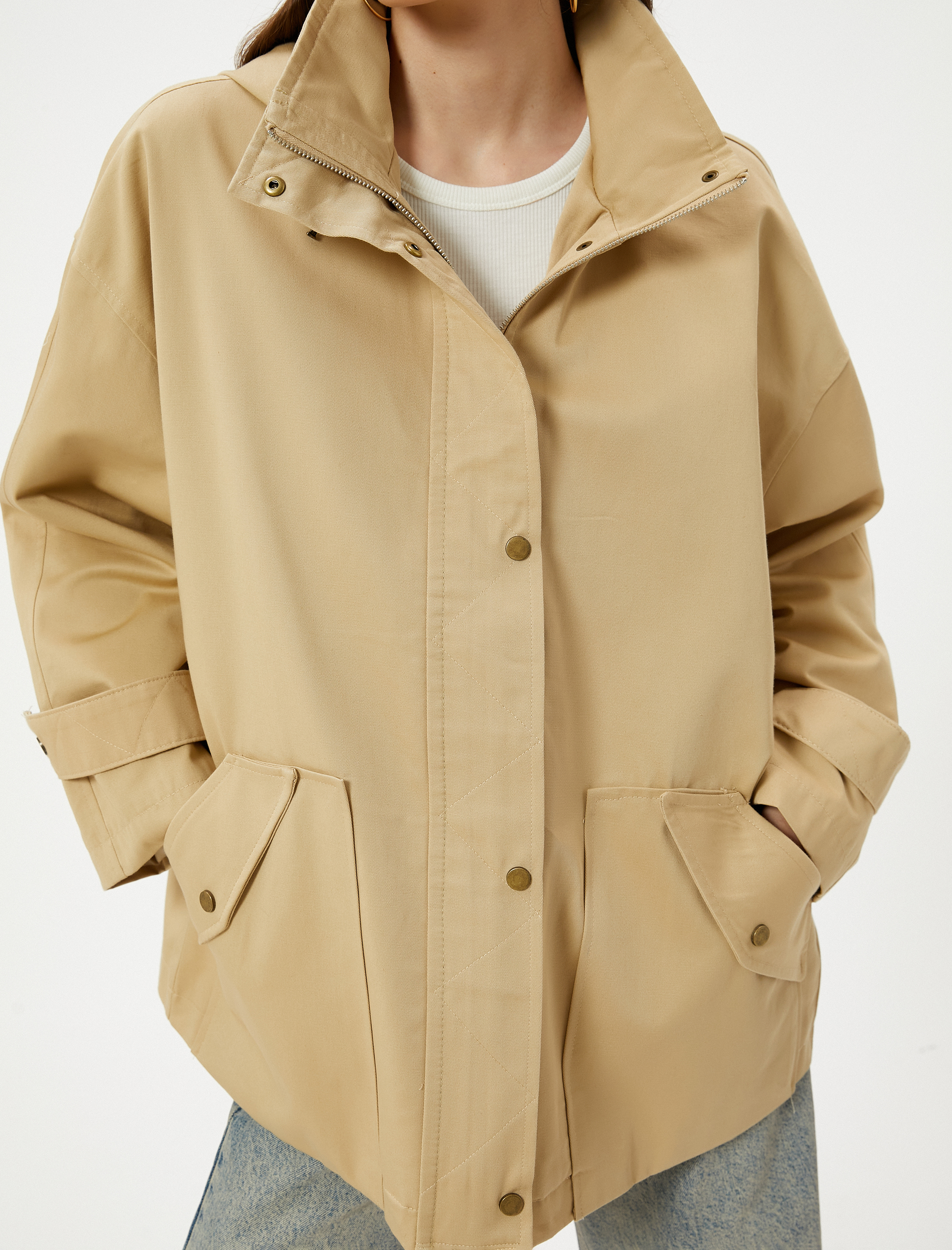   Kapüşonlu Kısa Trençkot Kalça Boy Astarlı Cepli Fermuarlı Rüzgar Kapaklı