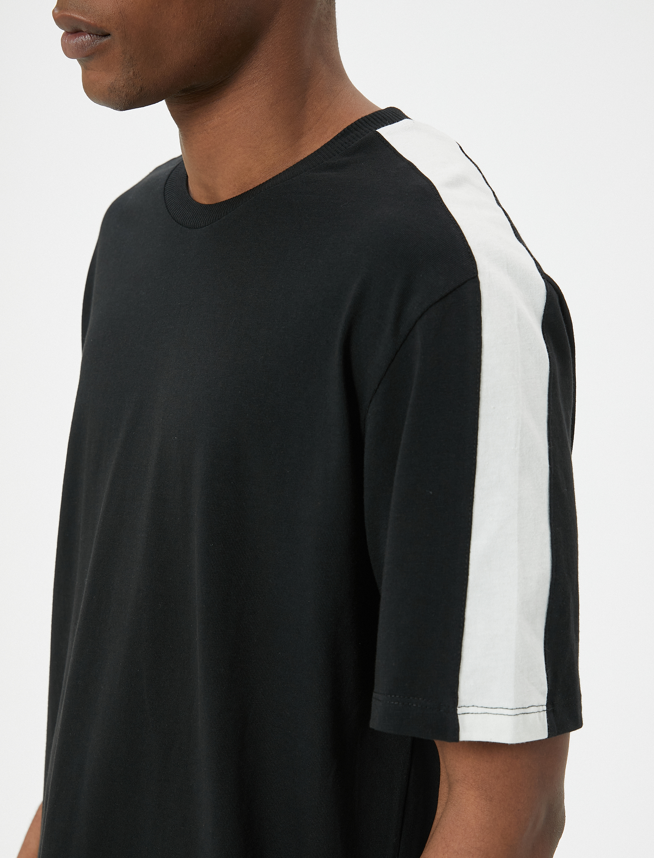   Bisiklet Yaka Tişört Şerit Detaylı Kısa Kollu Pamuklu