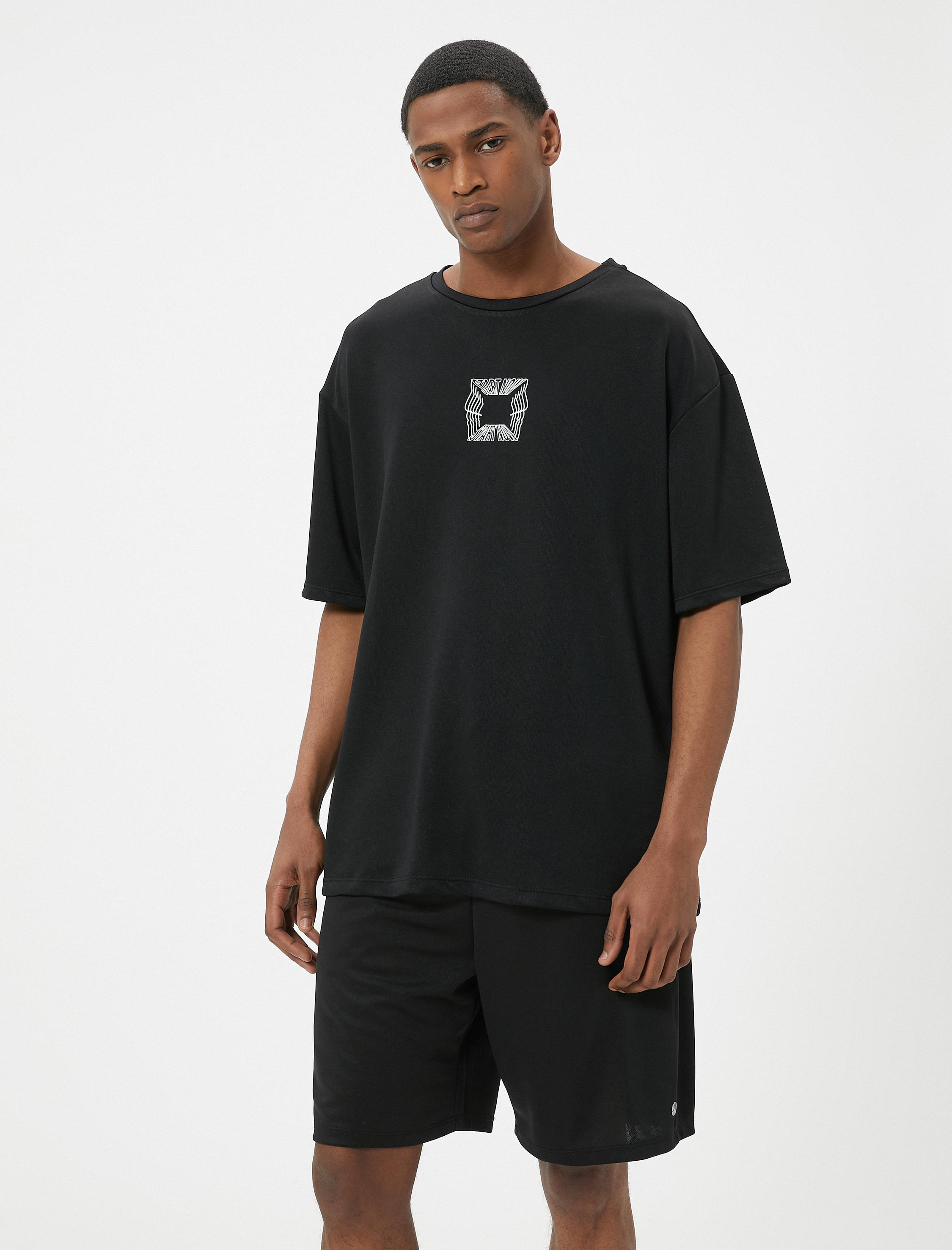   Spor Şort Beli Bağcıklı Cep Detaylı