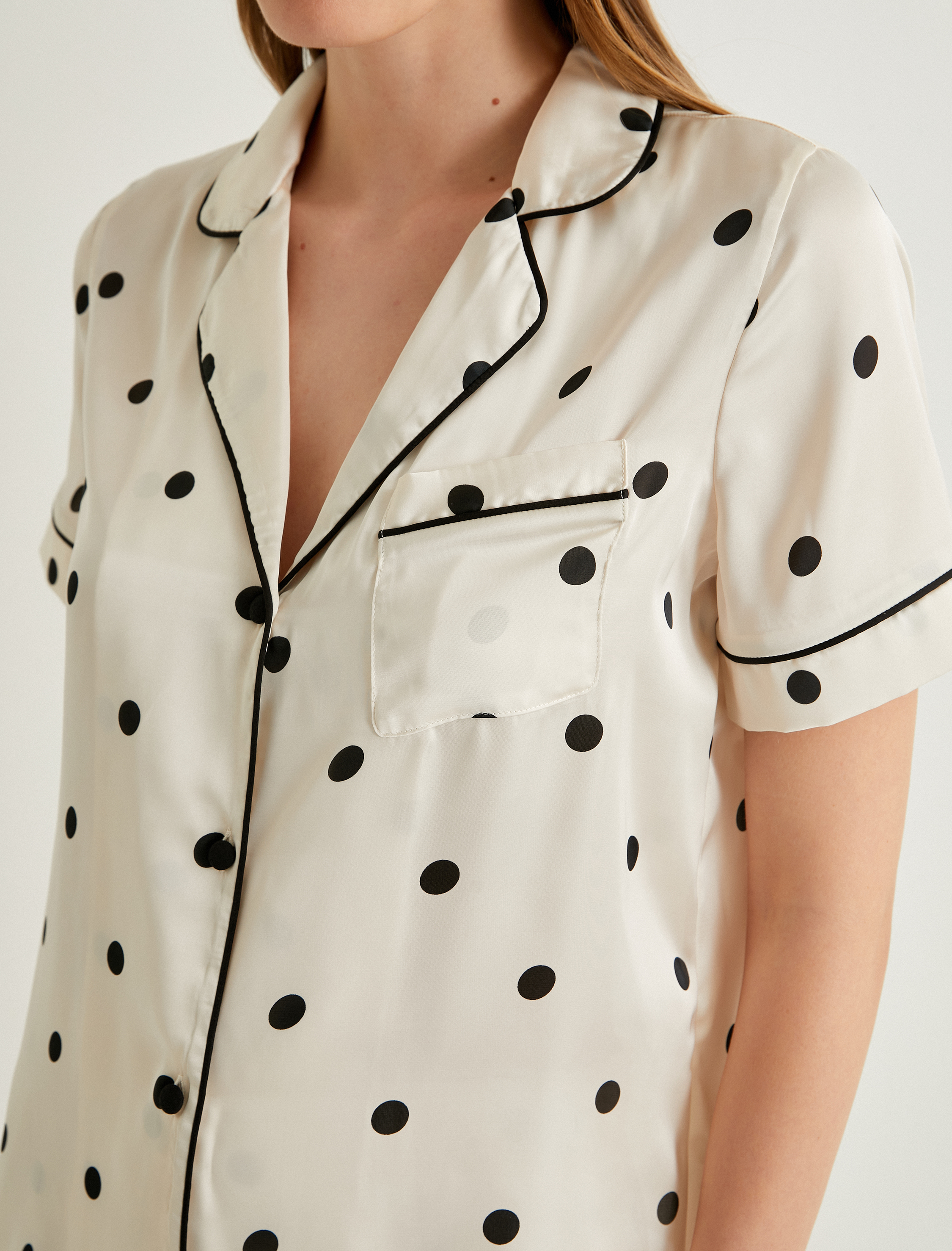   Düğmeli Pijama Üstü Kısa Kollu Cep Detaylı