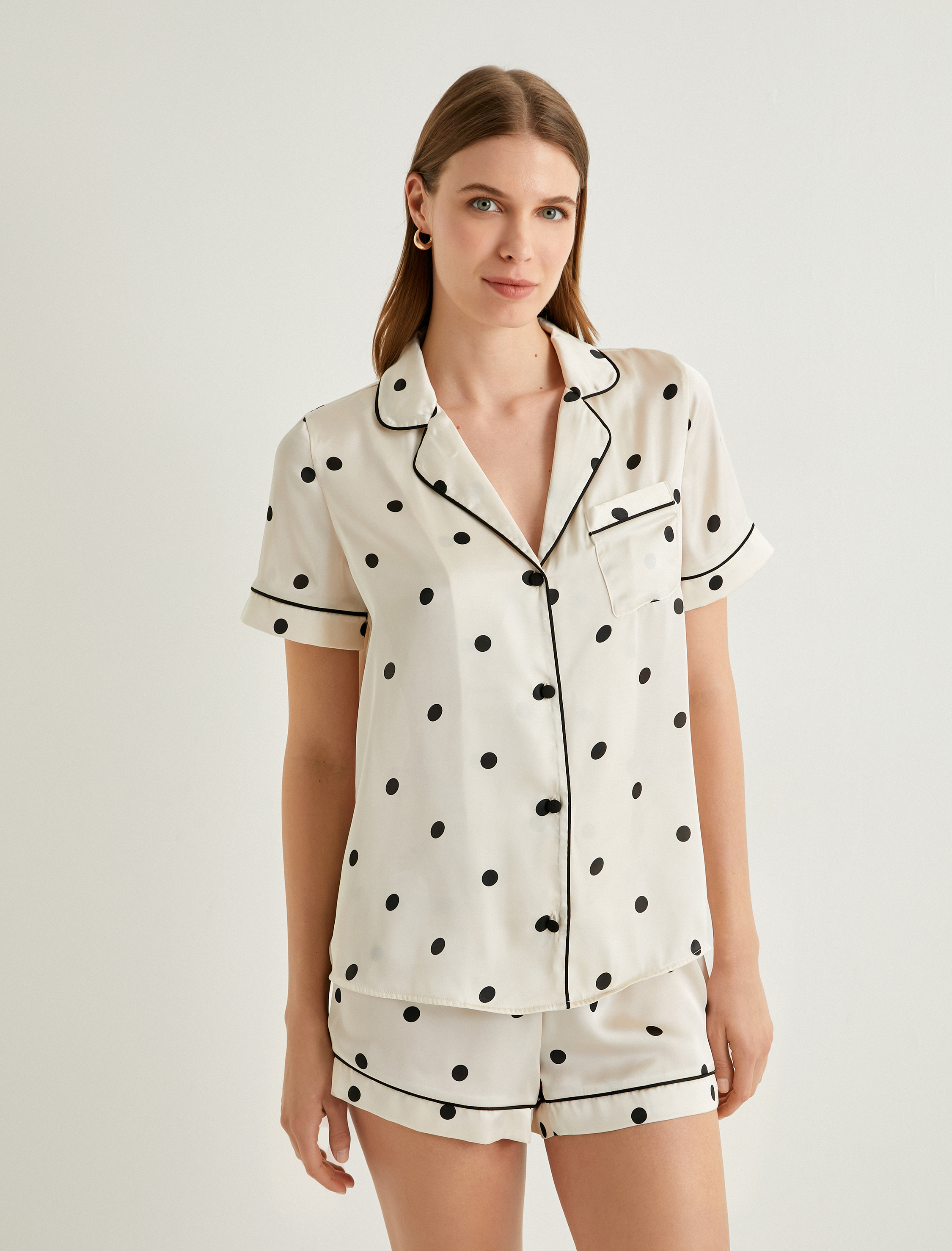   Düğmeli Pijama Üstü Kısa Kollu Cep Detaylı