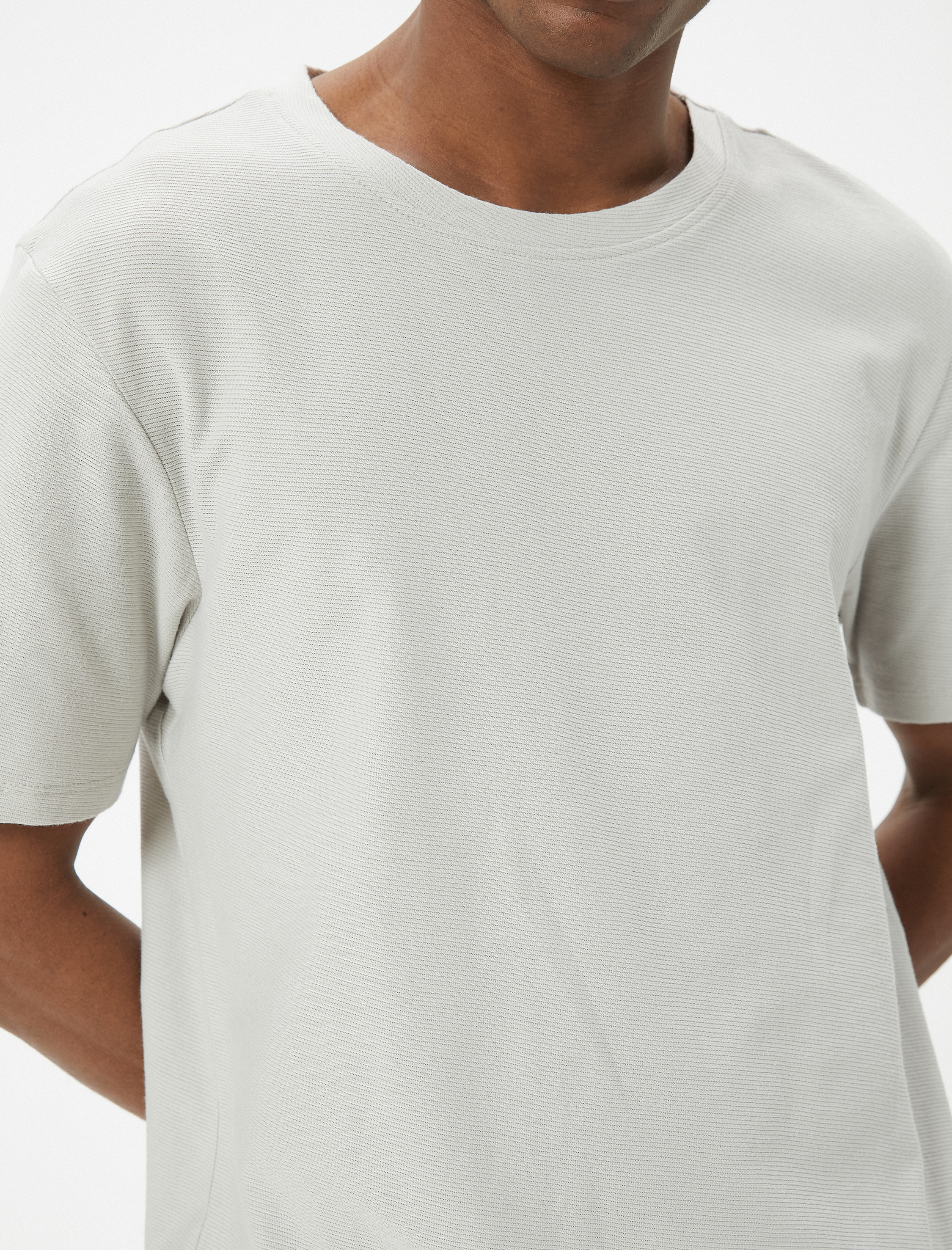 Basic Tişört Slim Fit Bisiklet Yaka Kısa Kollu