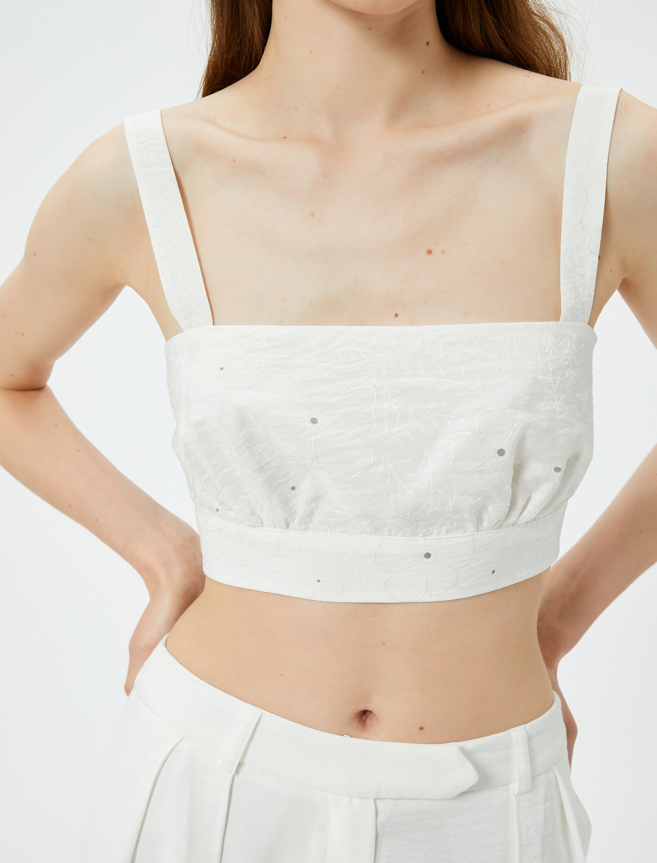   Fisto Crop Üst Askılı Kare Yaka Viskon