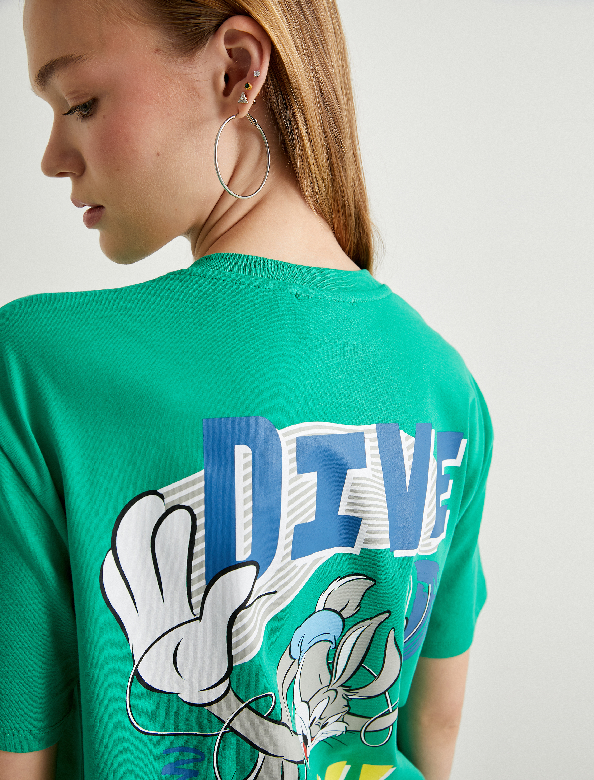   Bugs Bunny Tişört Lisanslı Arkası Baskılı Kısa Kollu Bisiklet Yaka