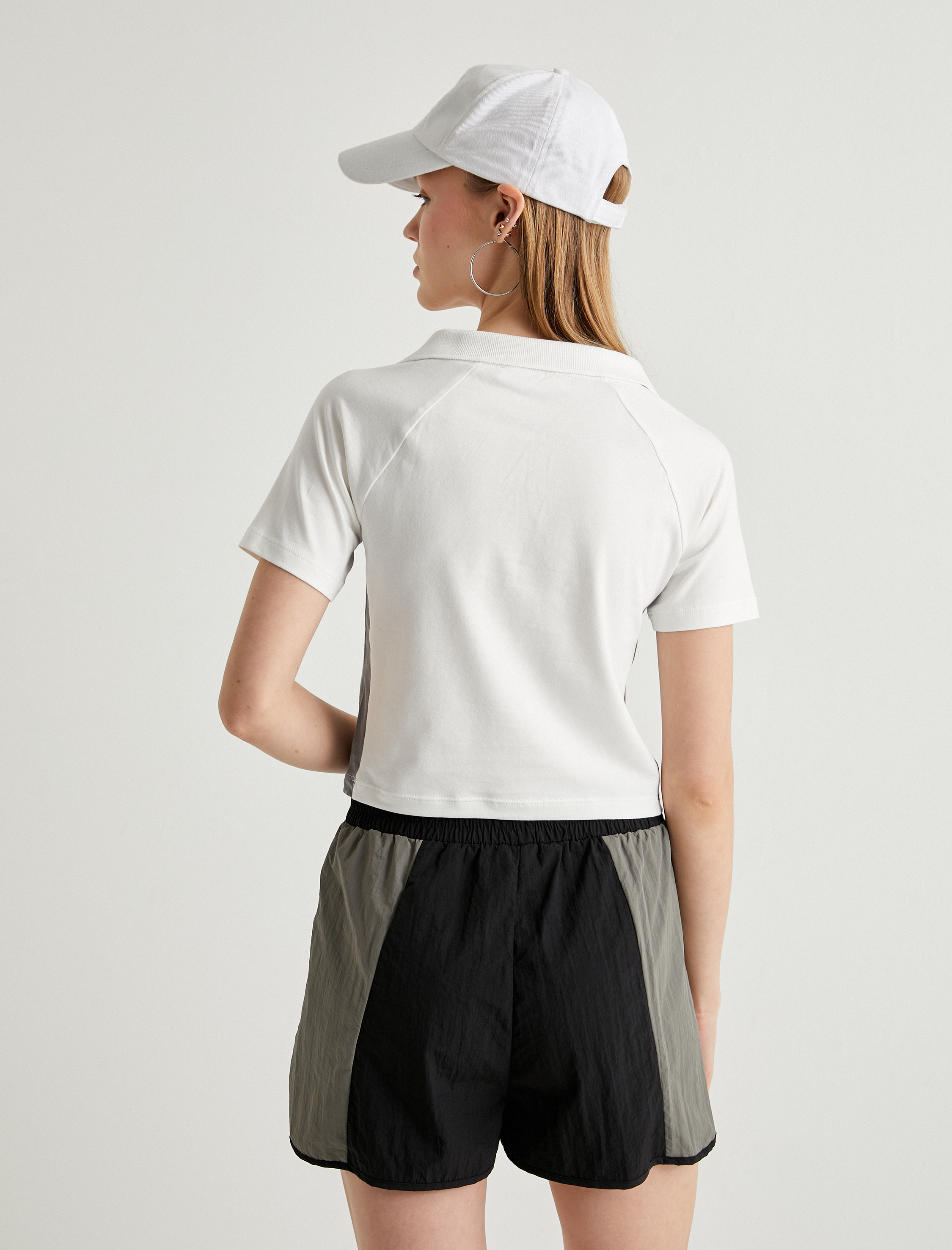 Crop Polo Tişört V Yaka Kısa Kollu Slim Fit
